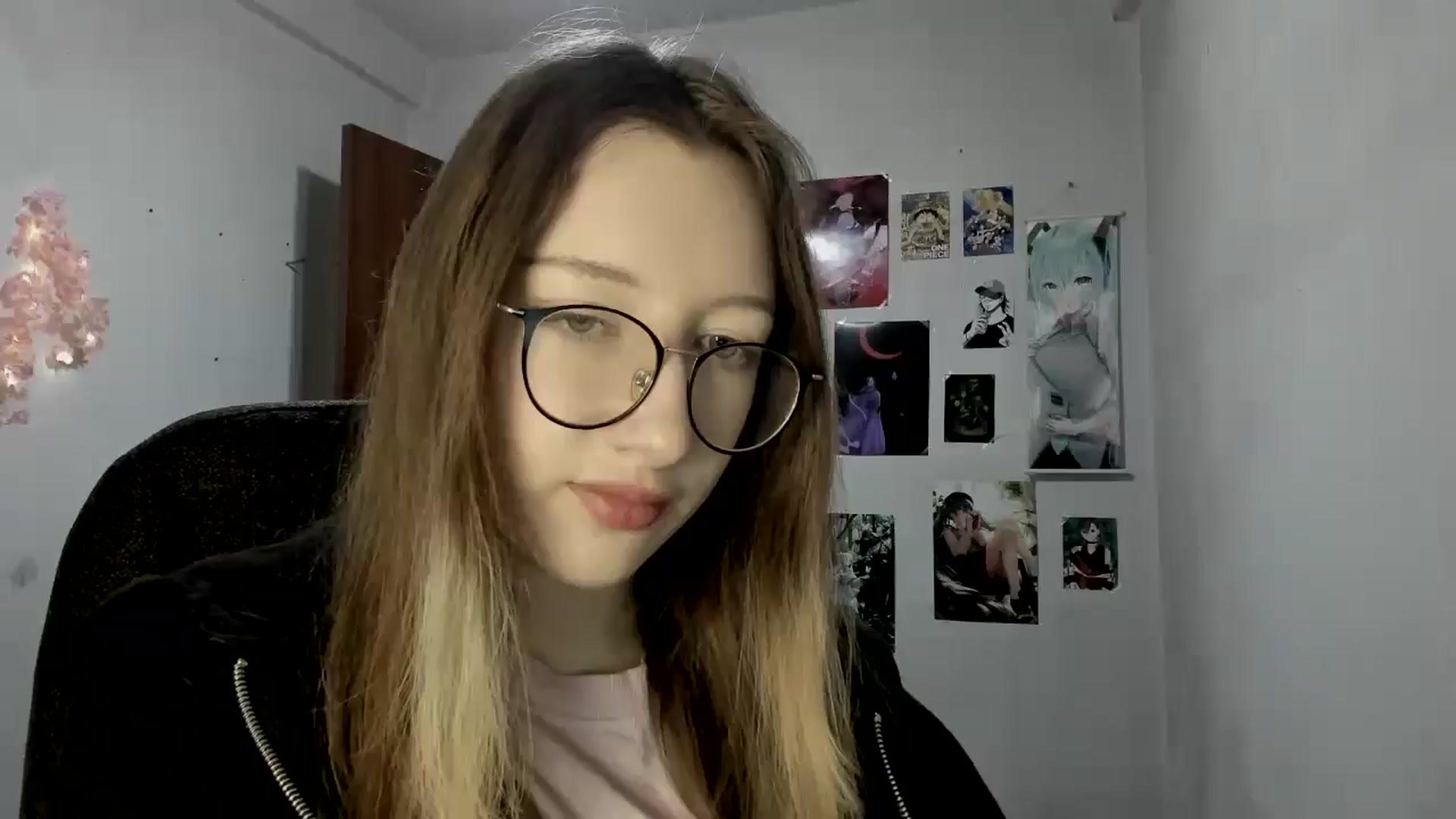 Gallery image thumbnail from CandyyCrushh's myfreecams stream on, 05/19/2025, 18:26 image 19 of 20