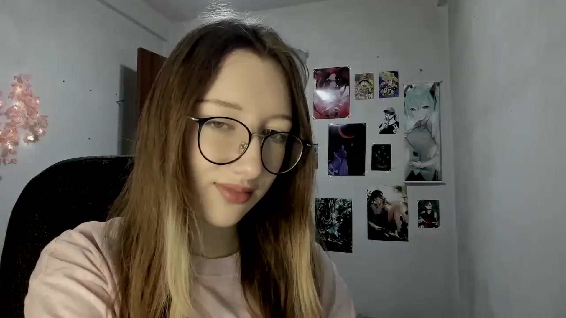 Gallery image thumbnail from CandyyCrushh's myfreecams stream on, 05/19/2025, 19:22 image 13 of 20