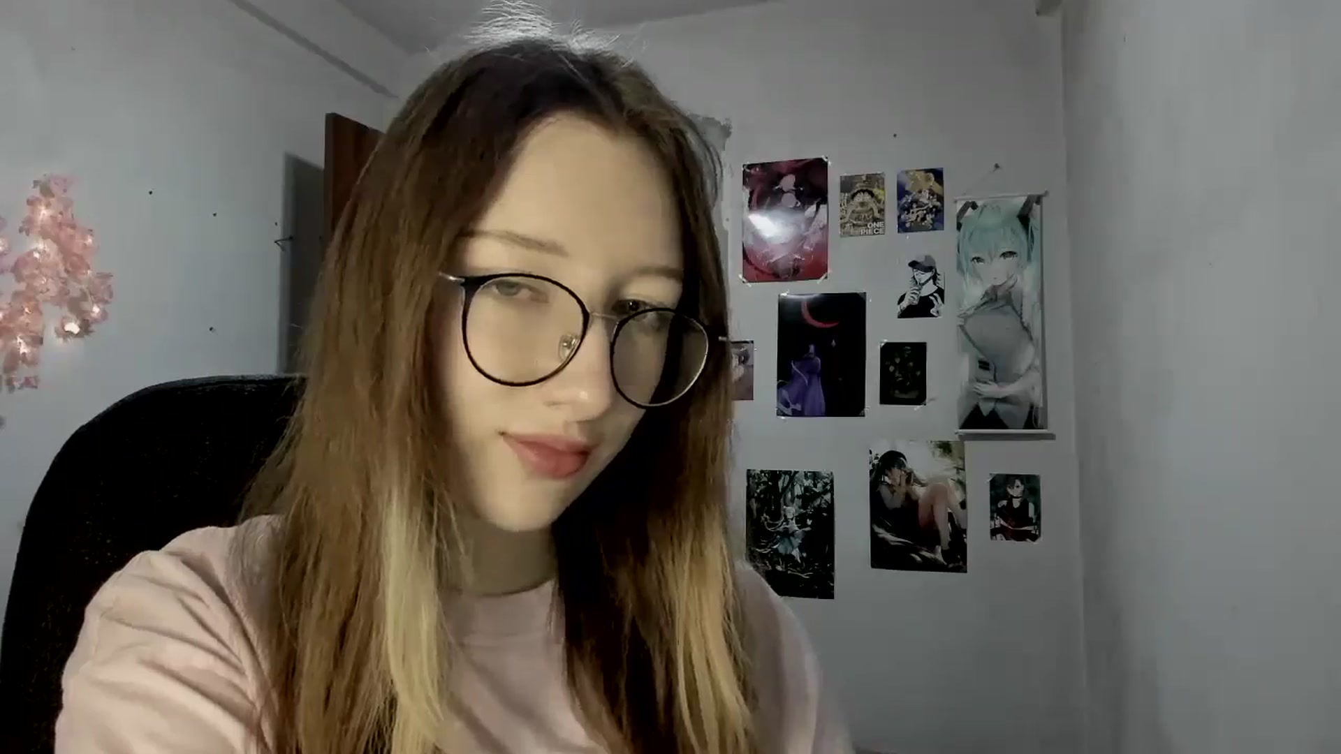 Gallery image thumbnail from CandyyCrushh's myfreecams stream on, 05/19/2025, 19:22 image 6 of 20