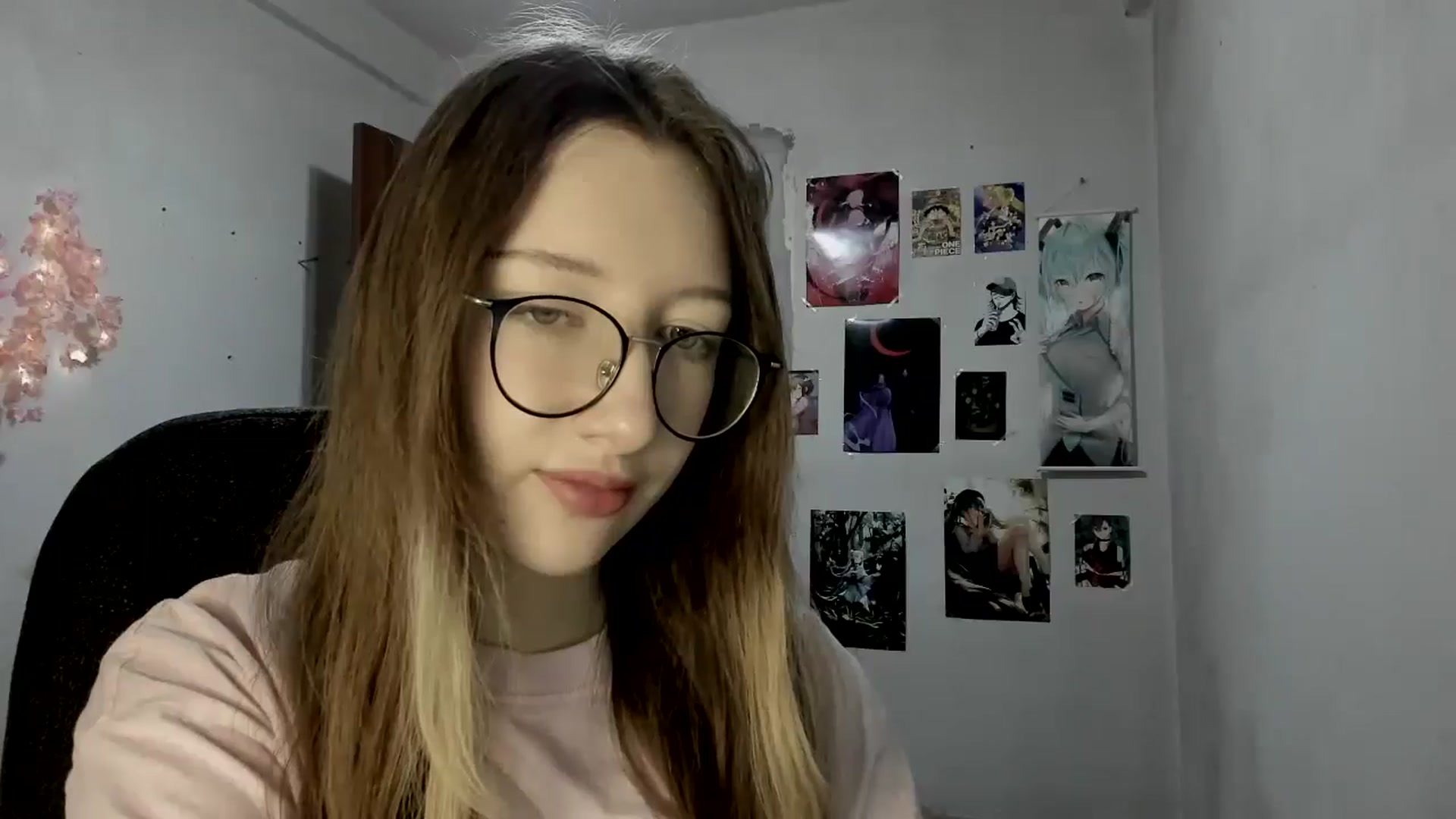 Gallery image thumbnail from CandyyCrushh's myfreecams stream on, 05/19/2025, 19:22 image 12 of 20