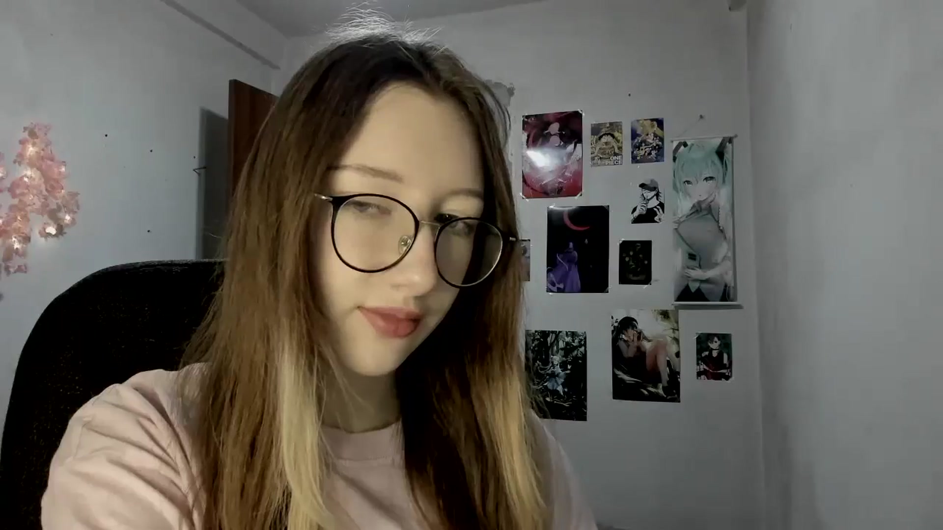 Gallery image thumbnail from CandyyCrushh's myfreecams stream on, 05/19/2025, 19:22 image 15 of 20