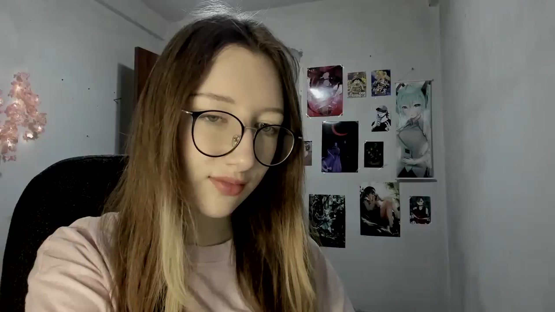 Gallery image thumbnail from CandyyCrushh's myfreecams stream on, 05/19/2025, 19:22 image 4 of 20