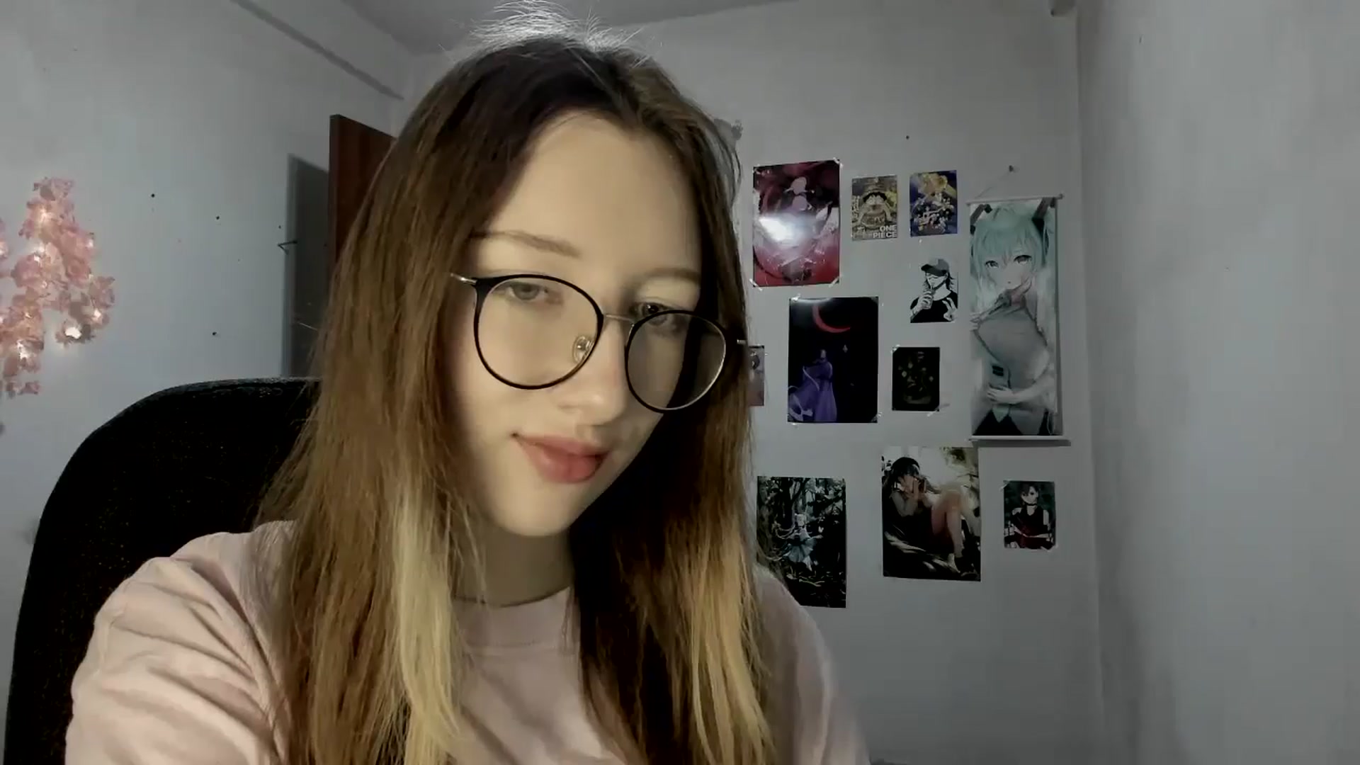 Gallery image thumbnail from CandyyCrushh's myfreecams stream on, 05/19/2025, 19:22 image 5 of 20