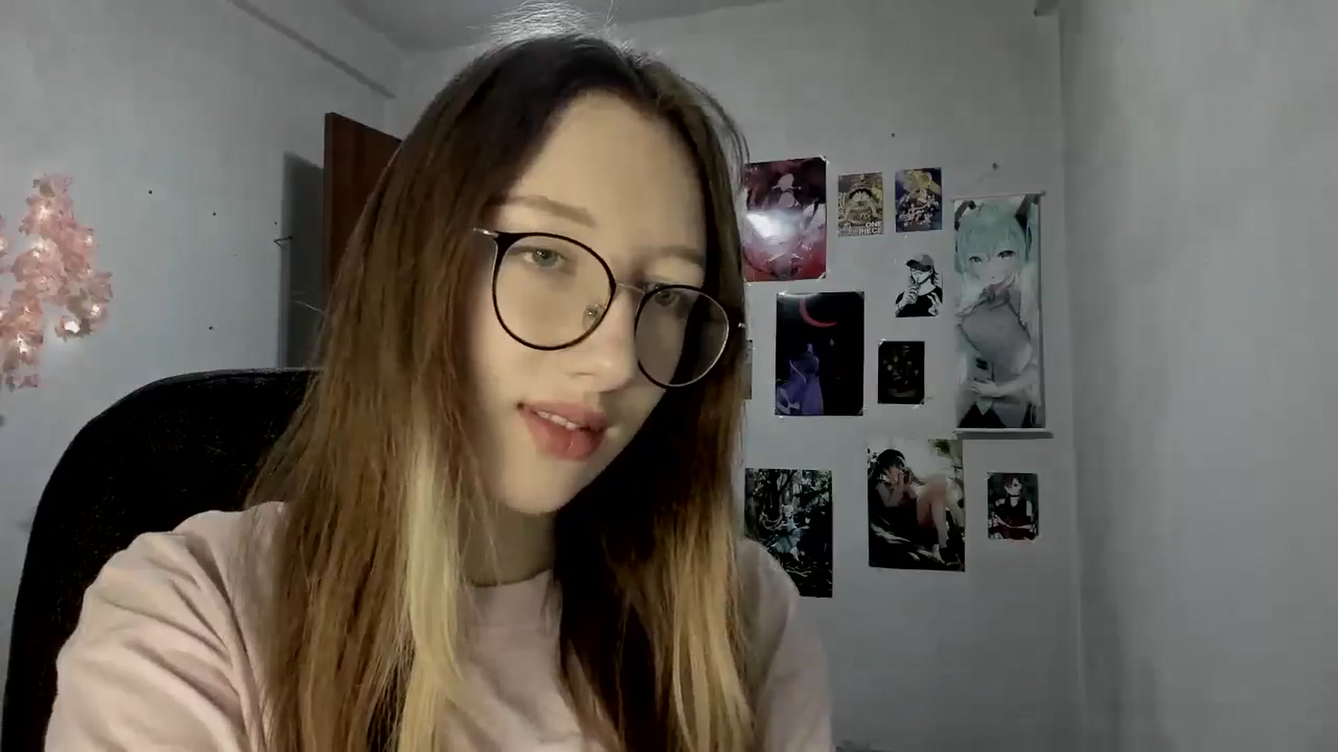 Gallery image thumbnail from CandyyCrushh's myfreecams stream on, 05/19/2025, 19:22 image 3 of 20