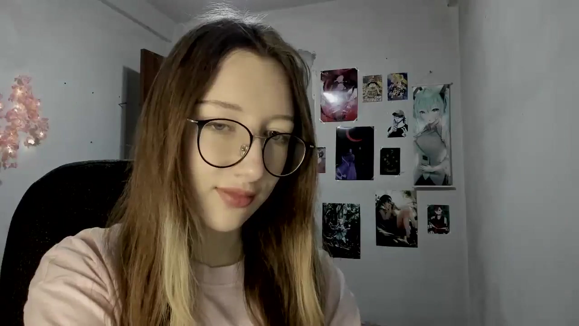 Gallery image thumbnail from CandyyCrushh's myfreecams stream on, 05/19/2025, 19:22 image 17 of 20