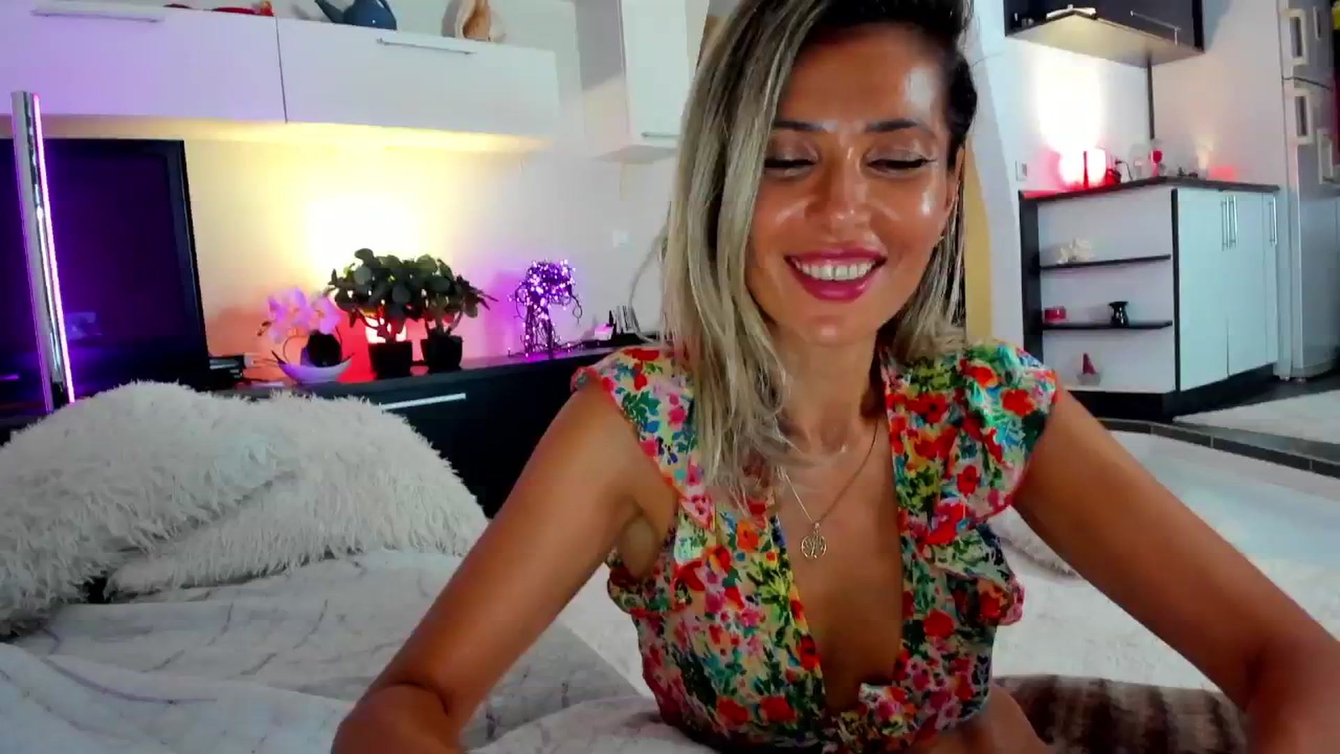 Gallery image thumbnail from CapcaunIsGay's myfreecams stream on, 08/24/2024, 03:02 image 18 of 20