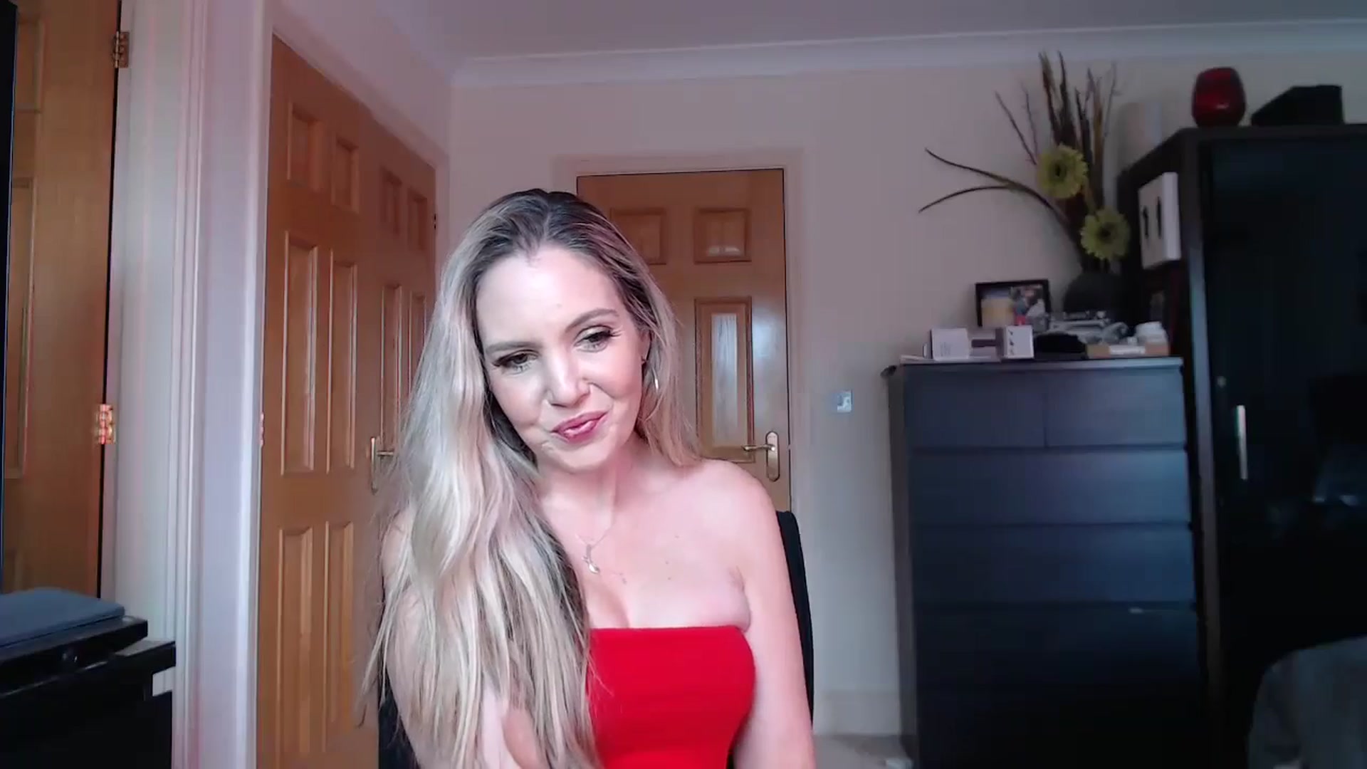 Gallery image thumbnail from Capricecoxx's myfreecams stream on, 06/06/2024, 11:07 image 14 of 20