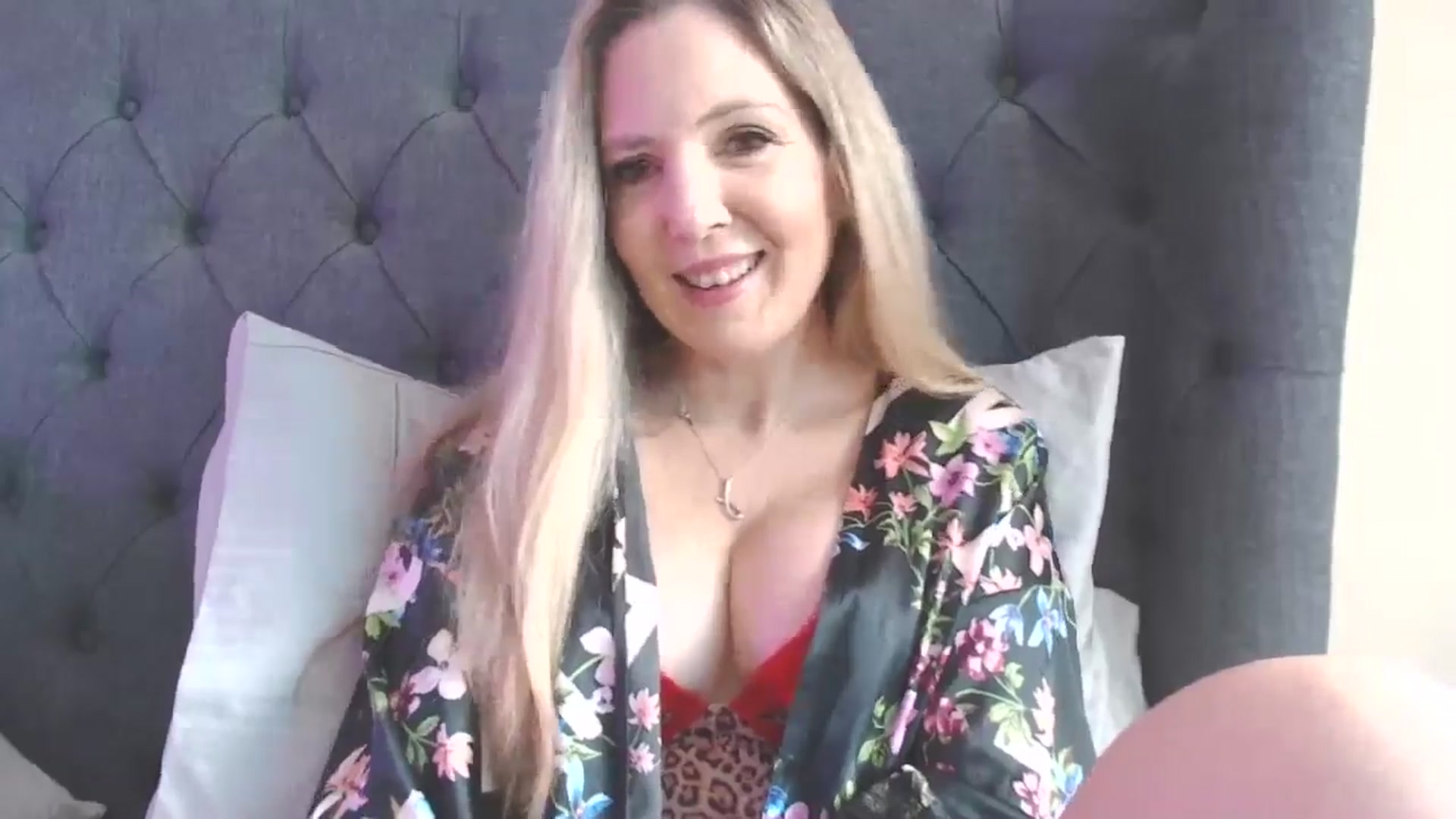 Gallery image thumbnail from Capricecoxx's myfreecams stream on, 06/30/2024, 13:30 image 3 of 20