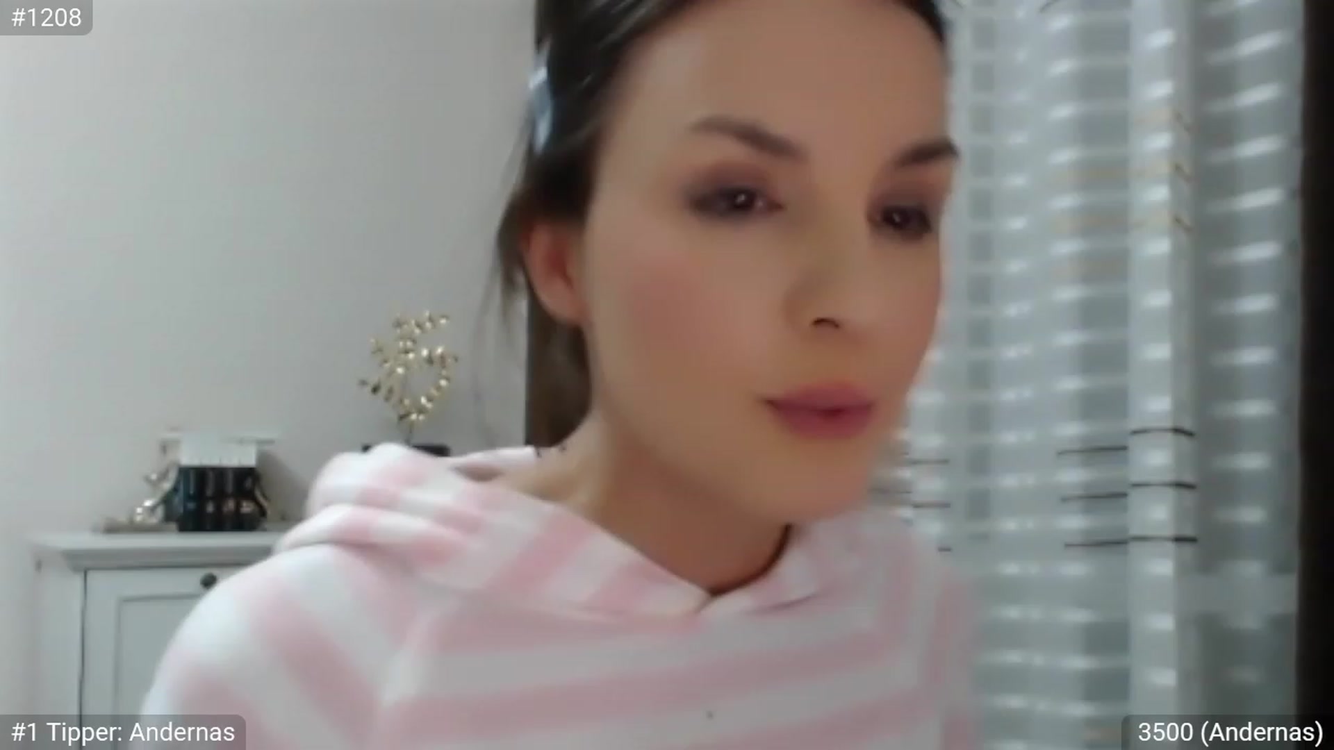 Gallery image thumbnail from CaramelFudge's myfreecams stream on, 03/25/2023, 23:58 image 15 of 20