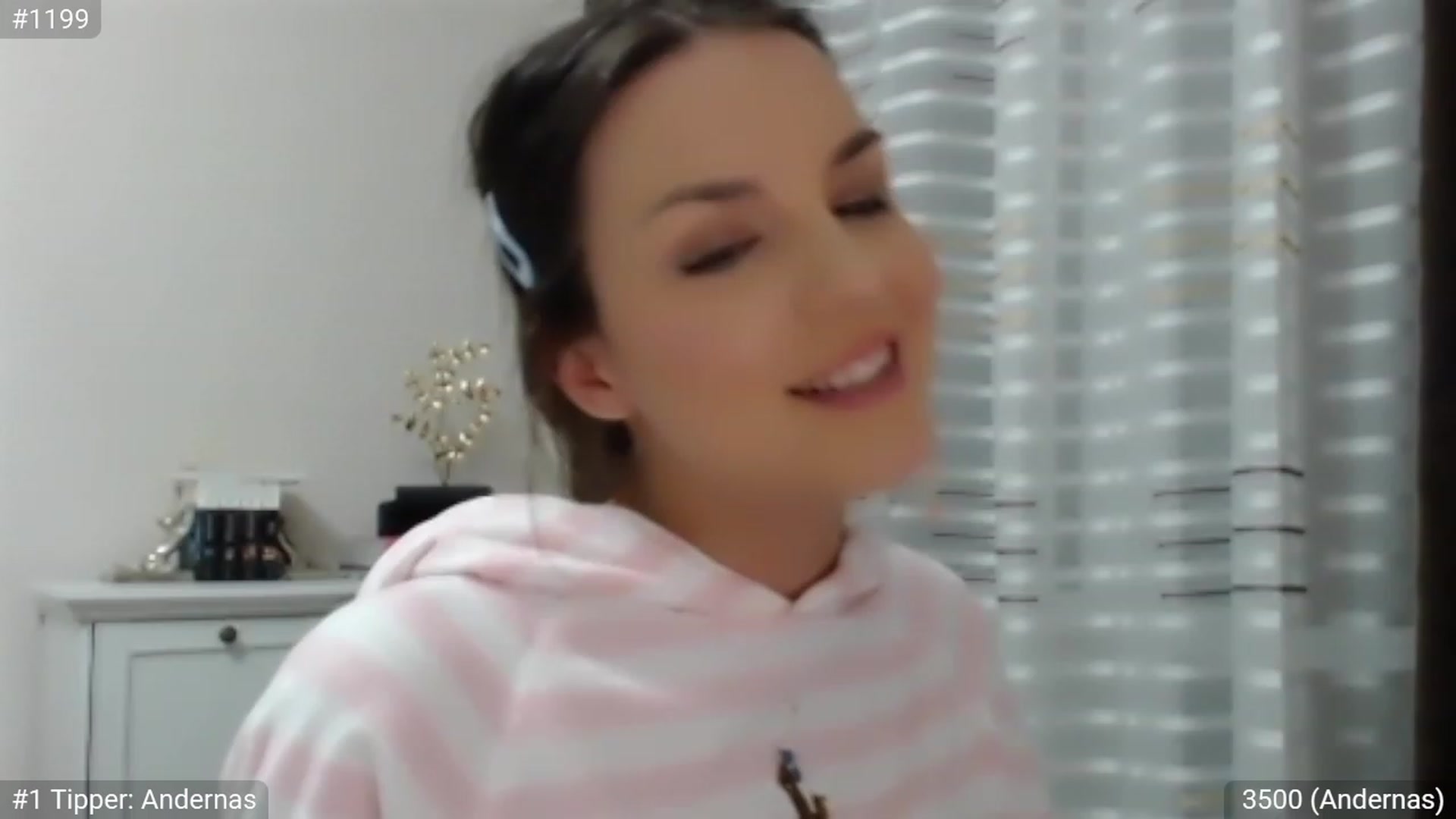 Gallery image thumbnail from CaramelFudge's myfreecams stream on, 03/26/2023, 24:34 image 3 of 20