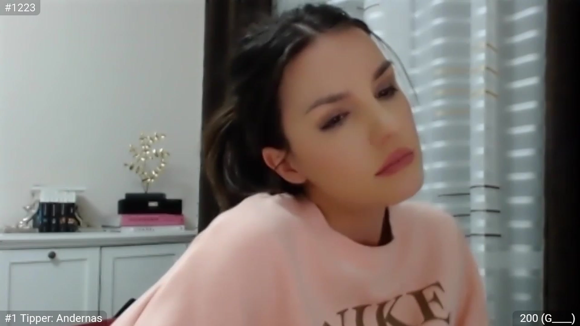 Gallery image thumbnail from CaramelFudge's myfreecams stream on, 03/26/2023, 20:46 image 11 of 20