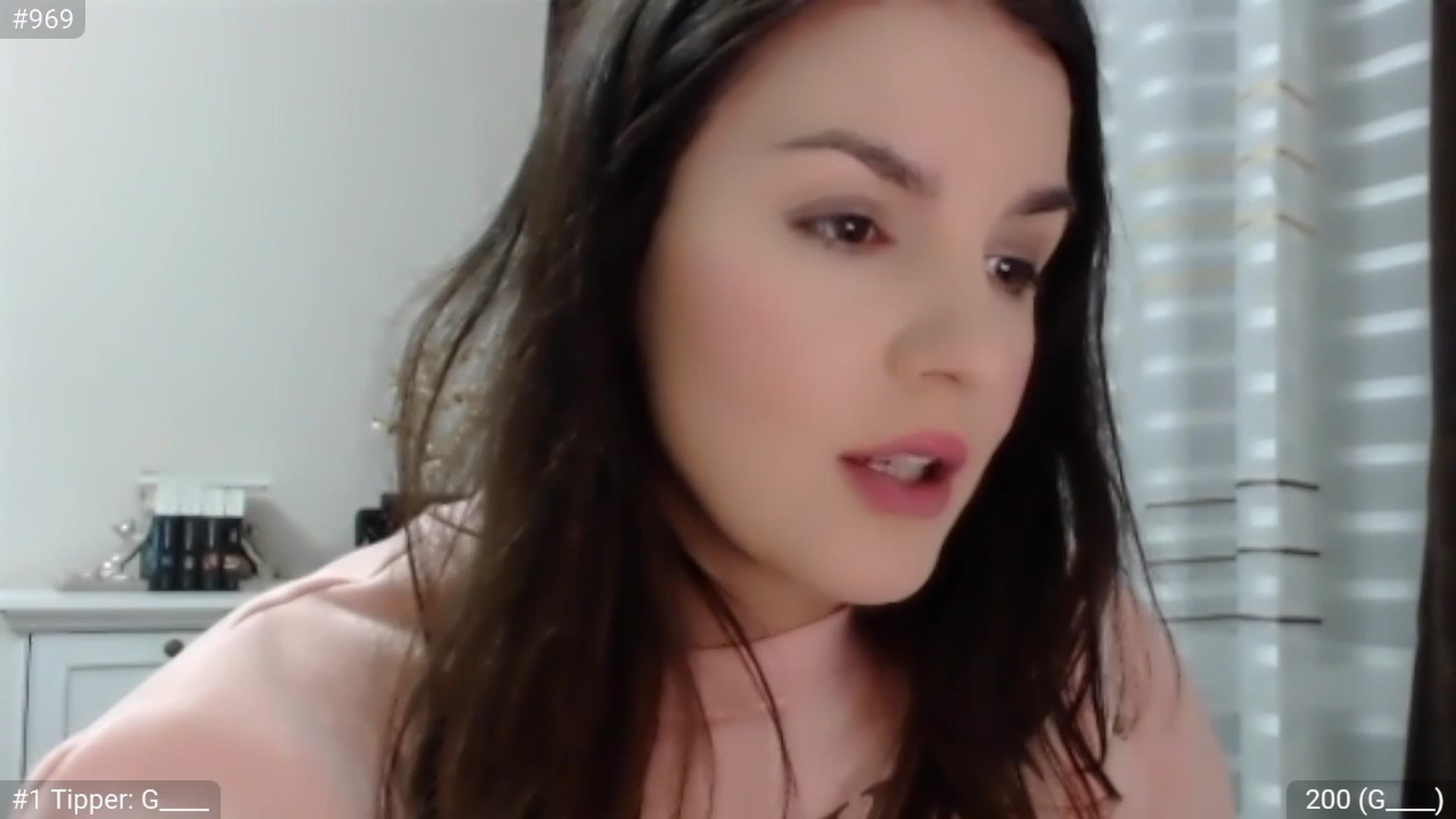 Gallery image thumbnail from CaramelFudge's myfreecams stream on, 04/07/2023, 21:58 image 19 of 20