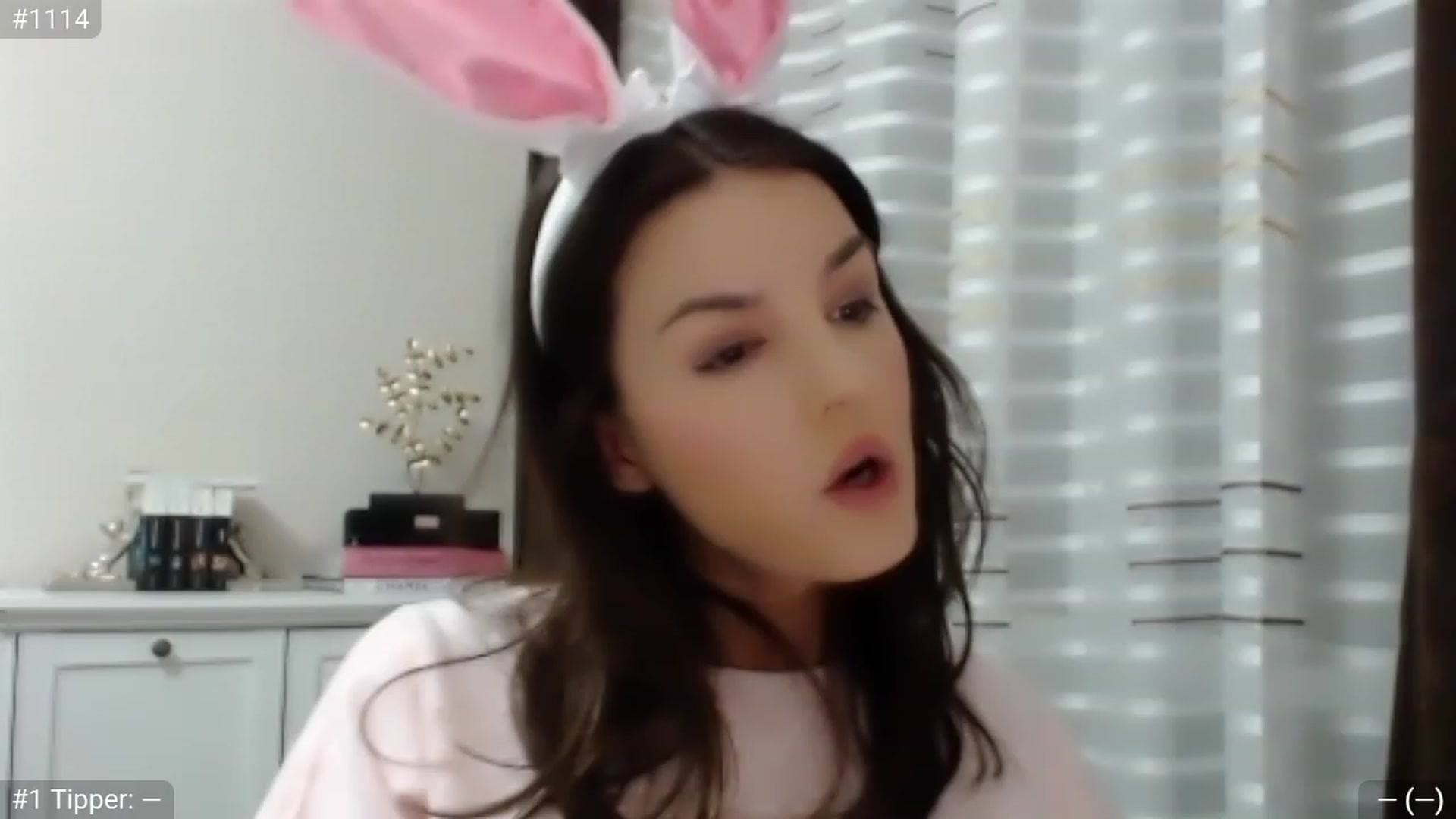 Gallery image thumbnail from CaramelFudge's myfreecams stream on, 04/08/2023, 19:49 image 3 of 20