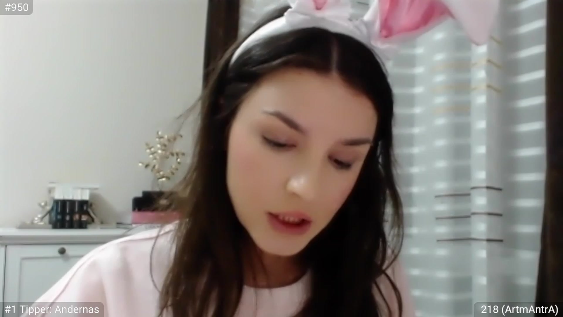 Gallery image thumbnail from CaramelFudge's myfreecams stream on, 04/08/2023, 19:49 image 12 of 20