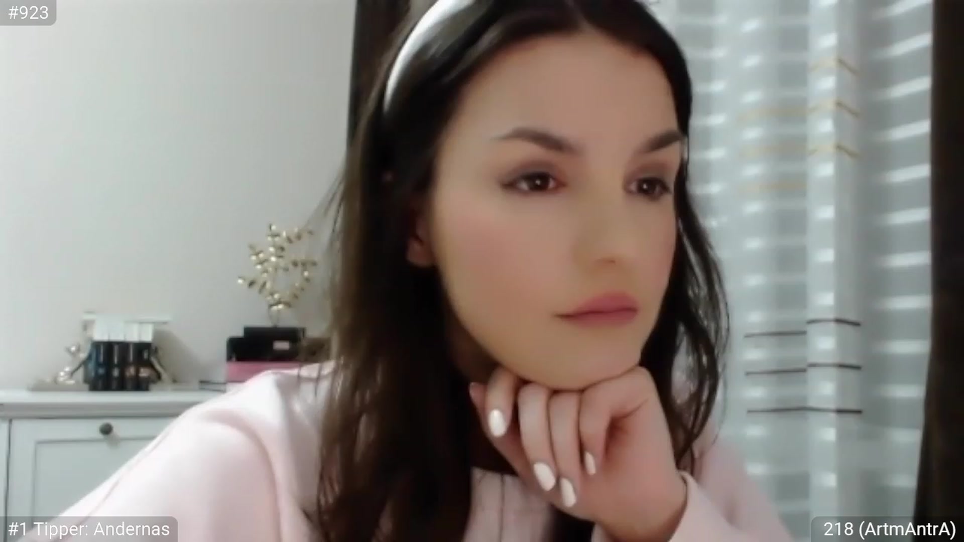 Gallery image thumbnail from CaramelFudge's myfreecams stream on, 04/08/2023, 19:49 image 17 of 20