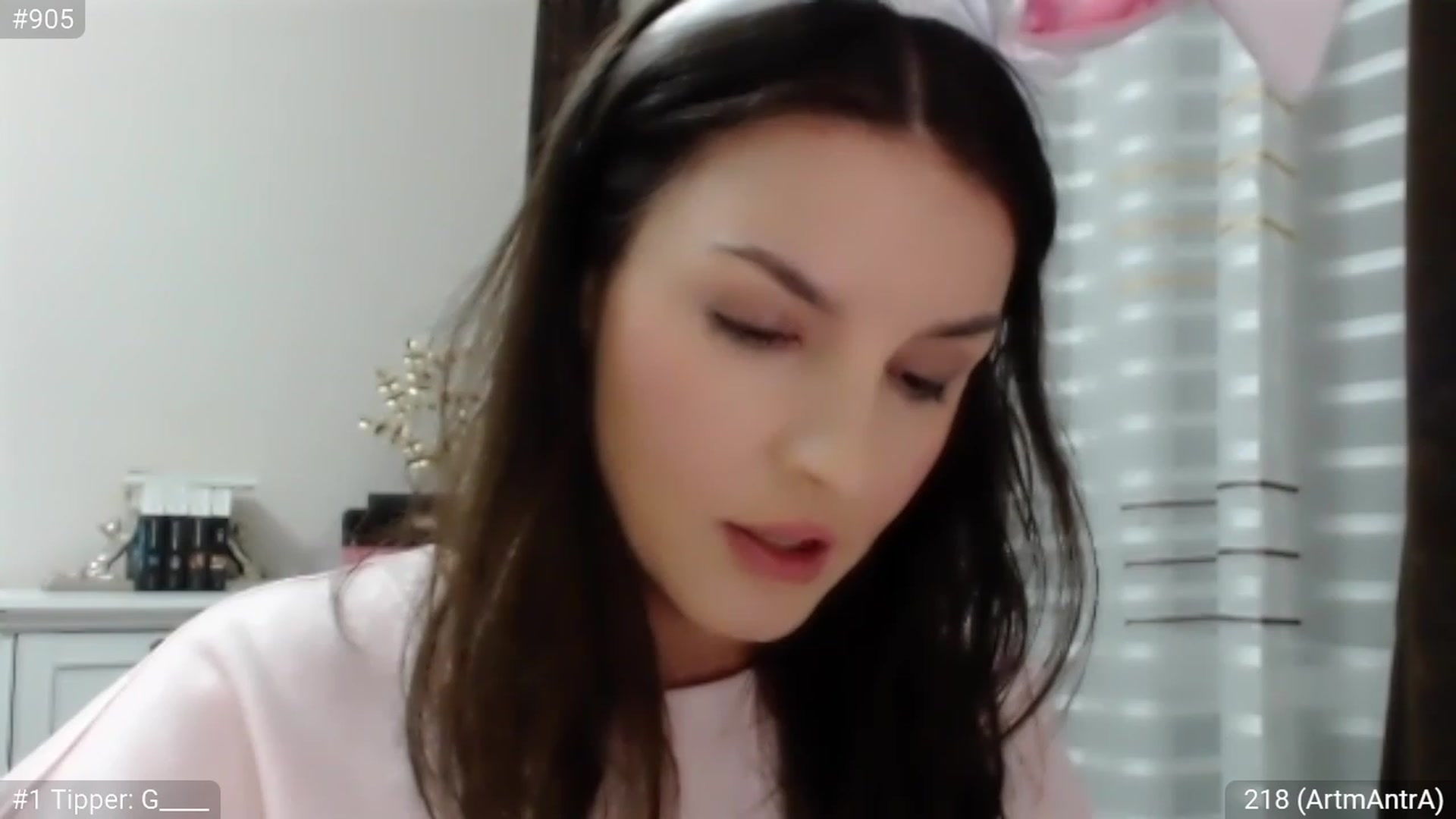 Gallery image thumbnail from CaramelFudge's myfreecams stream on, 04/08/2023, 21:07 image 6 of 20