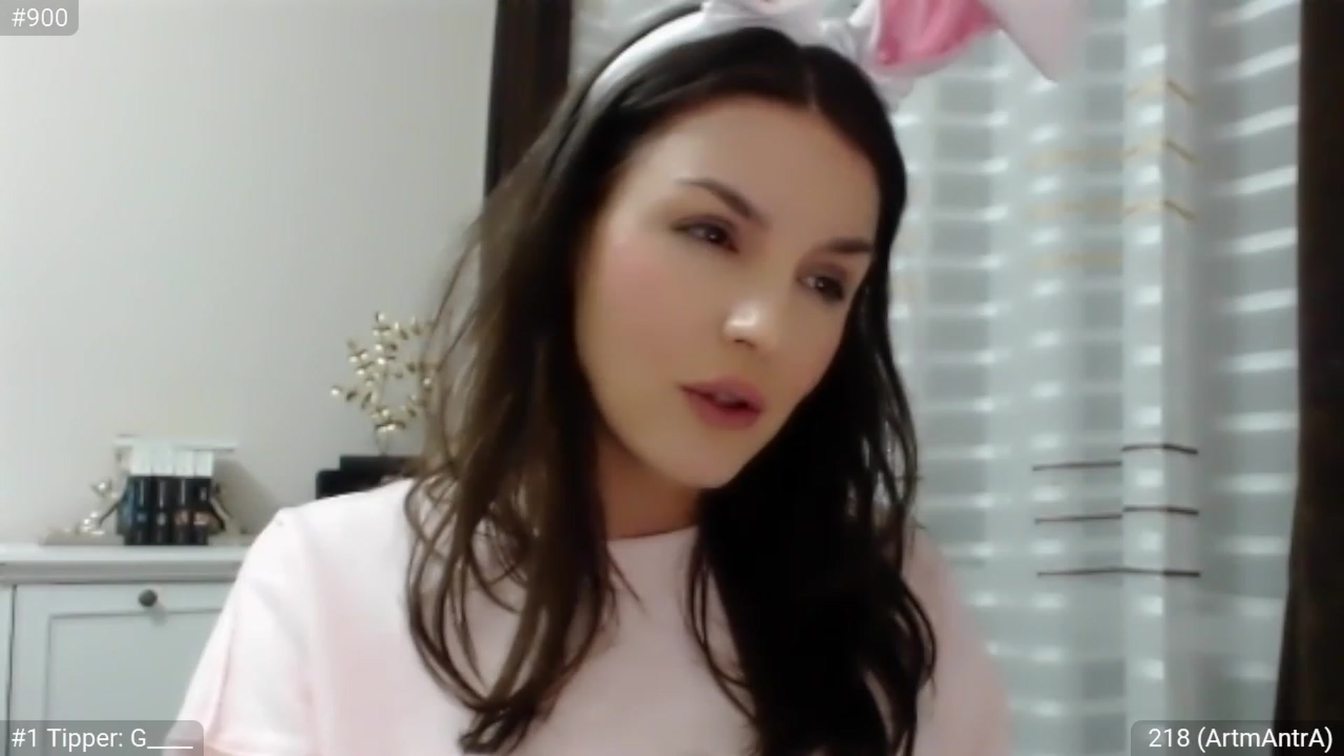 Gallery image thumbnail from CaramelFudge's myfreecams stream on, 04/08/2023, 21:07 image 15 of 20