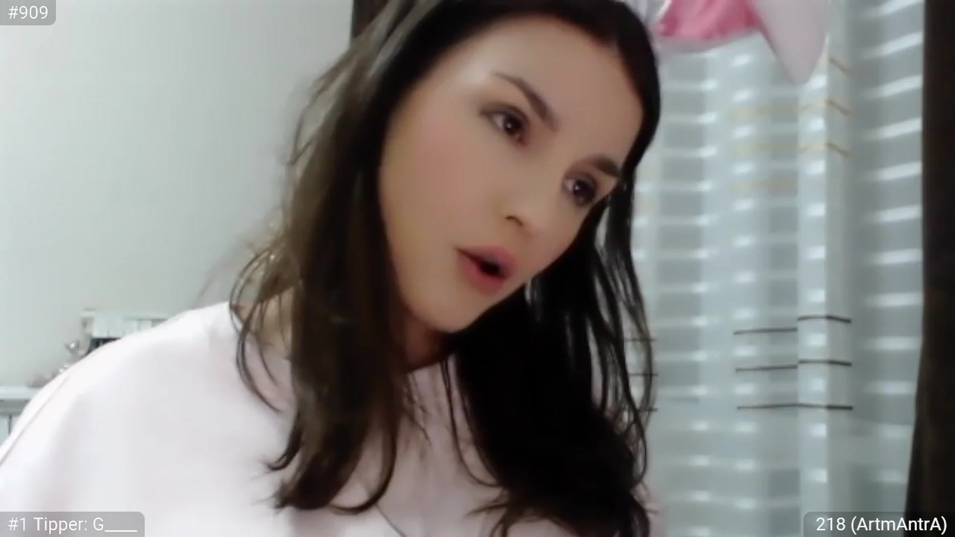 Gallery image thumbnail from CaramelFudge's myfreecams stream on, 04/08/2023, 21:07 image 10 of 20