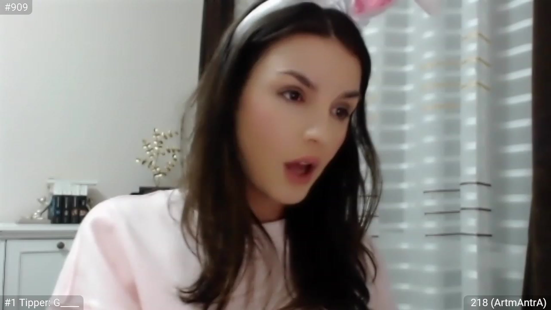 Gallery image thumbnail from CaramelFudge's myfreecams stream on, 04/08/2023, 21:07 image 14 of 20