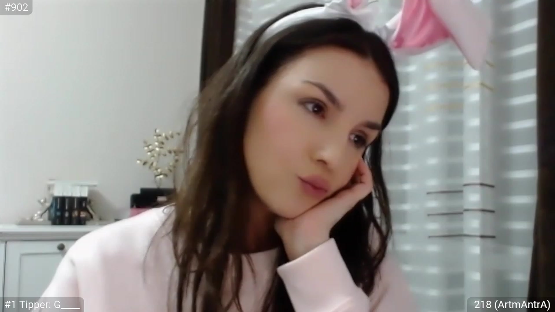 Gallery image thumbnail from CaramelFudge's myfreecams stream on, 04/08/2023, 21:07 image 20 of 20