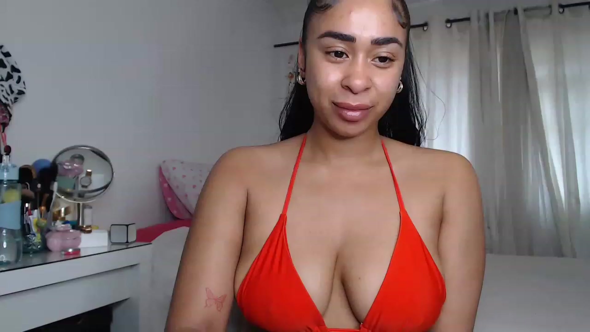 Gallery image thumbnail from Caramel_uk's myfreecams stream on, 06/20/2023, 09:19 image 7 of 20