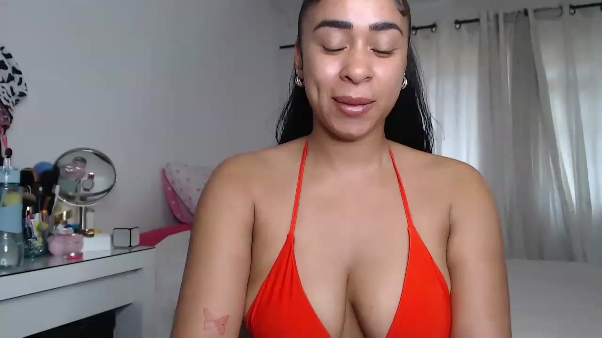 Gallery image thumbnail from Caramel_uk's myfreecams stream on, 06/20/2023, 09:19 image 9 of 20