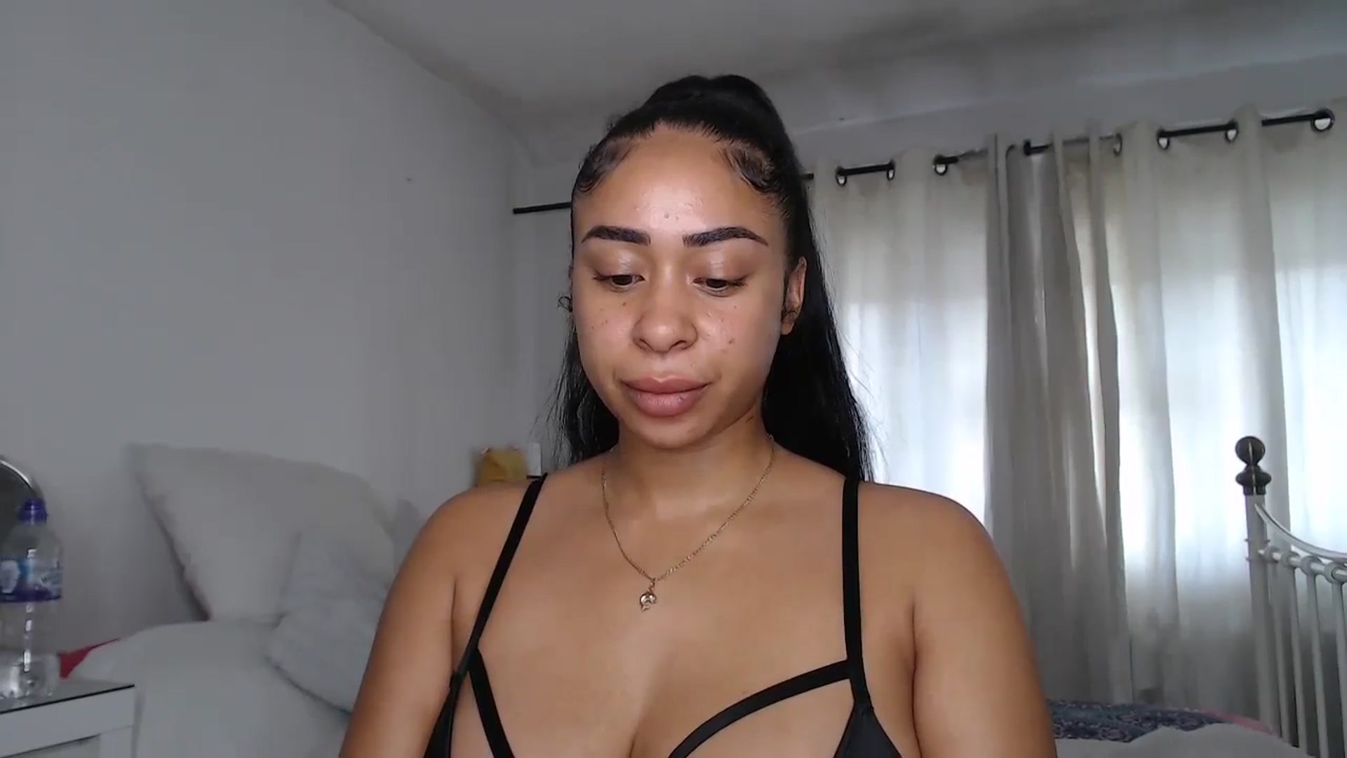 Gallery image thumbnail from Caramel_uk's myfreecams stream on, 08/20/2023, 10:15 image 14 of 20