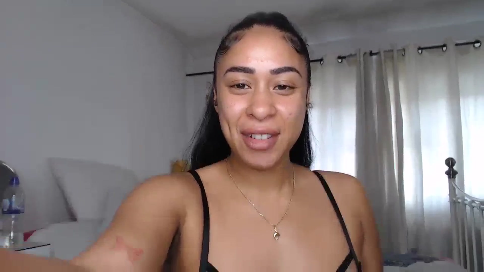 Gallery image thumbnail from Caramel_uk's myfreecams stream on, 08/20/2023, 10:15 image 16 of 20