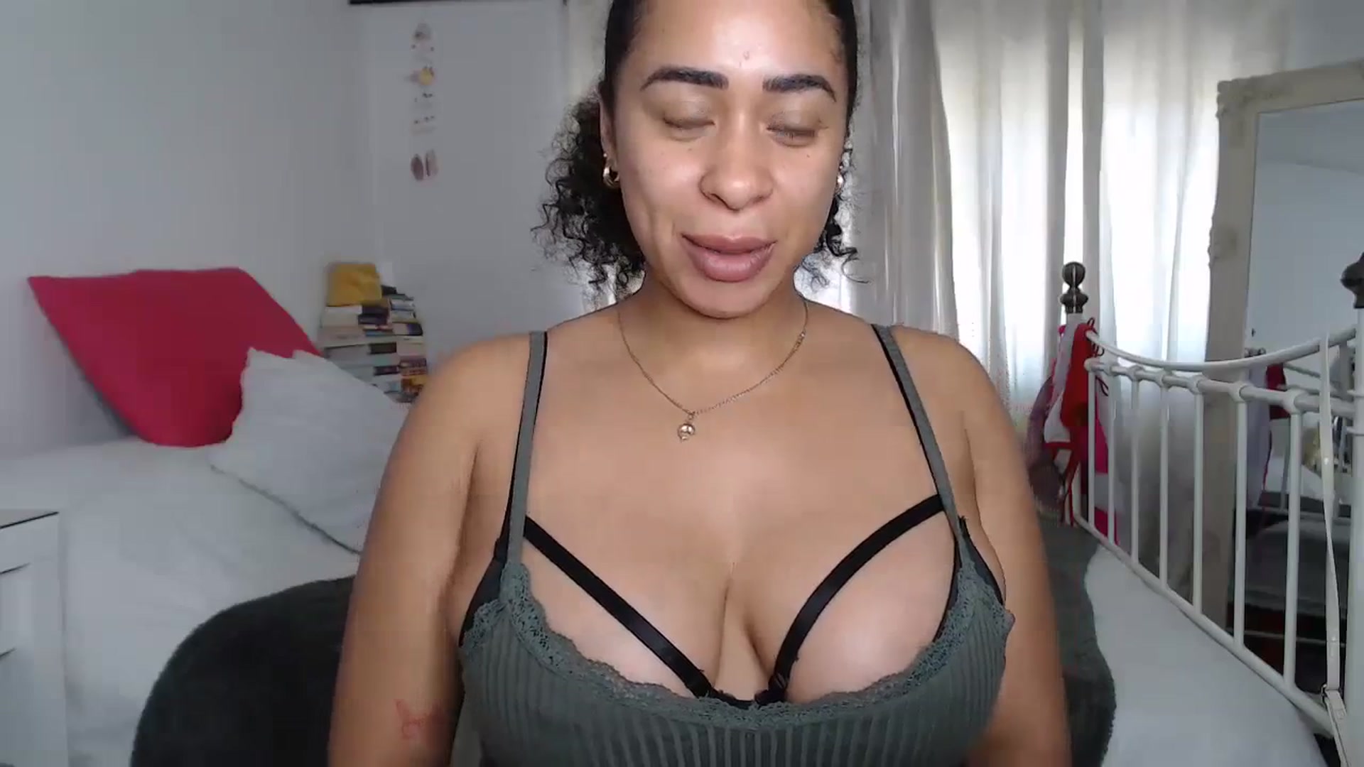 Gallery image thumbnail from Caramel_uk's myfreecams stream on, 09/16/2023, 09:43 image 8 of 20