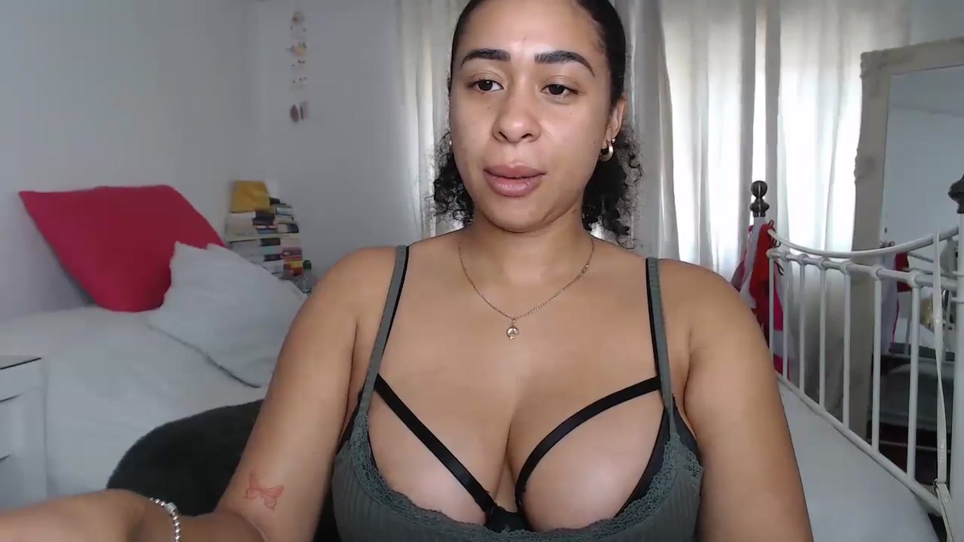 Gallery image thumbnail from Caramel_uk's myfreecams stream on, 09/16/2023, 09:43 image 17 of 20