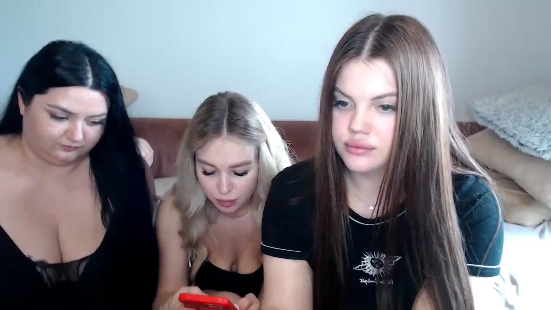 Gallery image thumbnail from Caramelkaa's myfreecams stream on, 04/25/2024, 10:25 image 8 of 20
