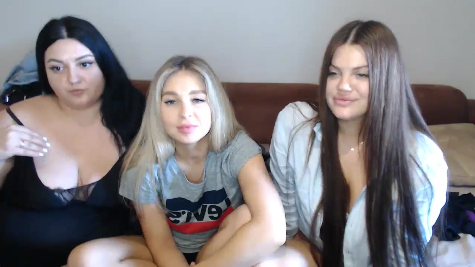 Gallery image thumbnail from Caramelkaa's myfreecams stream on, 04/27/2024, 13:18 image 13 of 20
