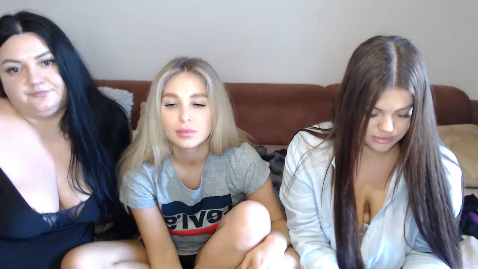 Gallery image thumbnail from Caramelkaa's myfreecams stream on, 04/27/2024, 13:18 image 10 of 20