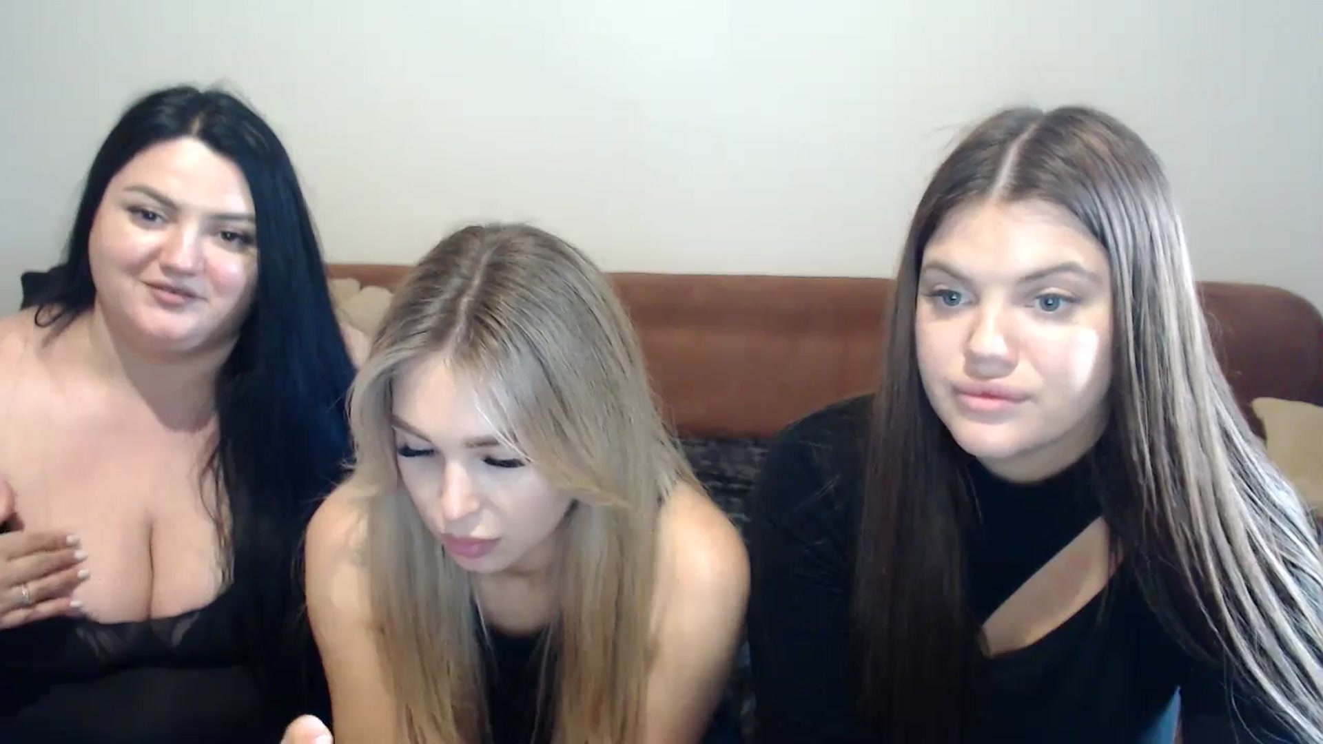 Gallery image thumbnail from Caramelkaa's myfreecams stream on, 04/29/2024, 12:17 image 3 of 20