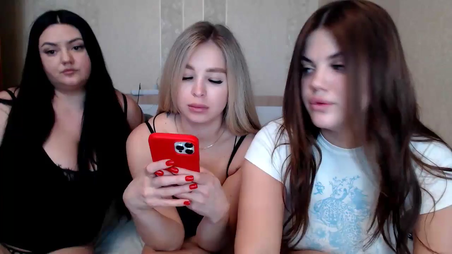 Gallery image thumbnail from Caramelkaa's myfreecams stream on, 05/03/2024, 11:36 image 16 of 20