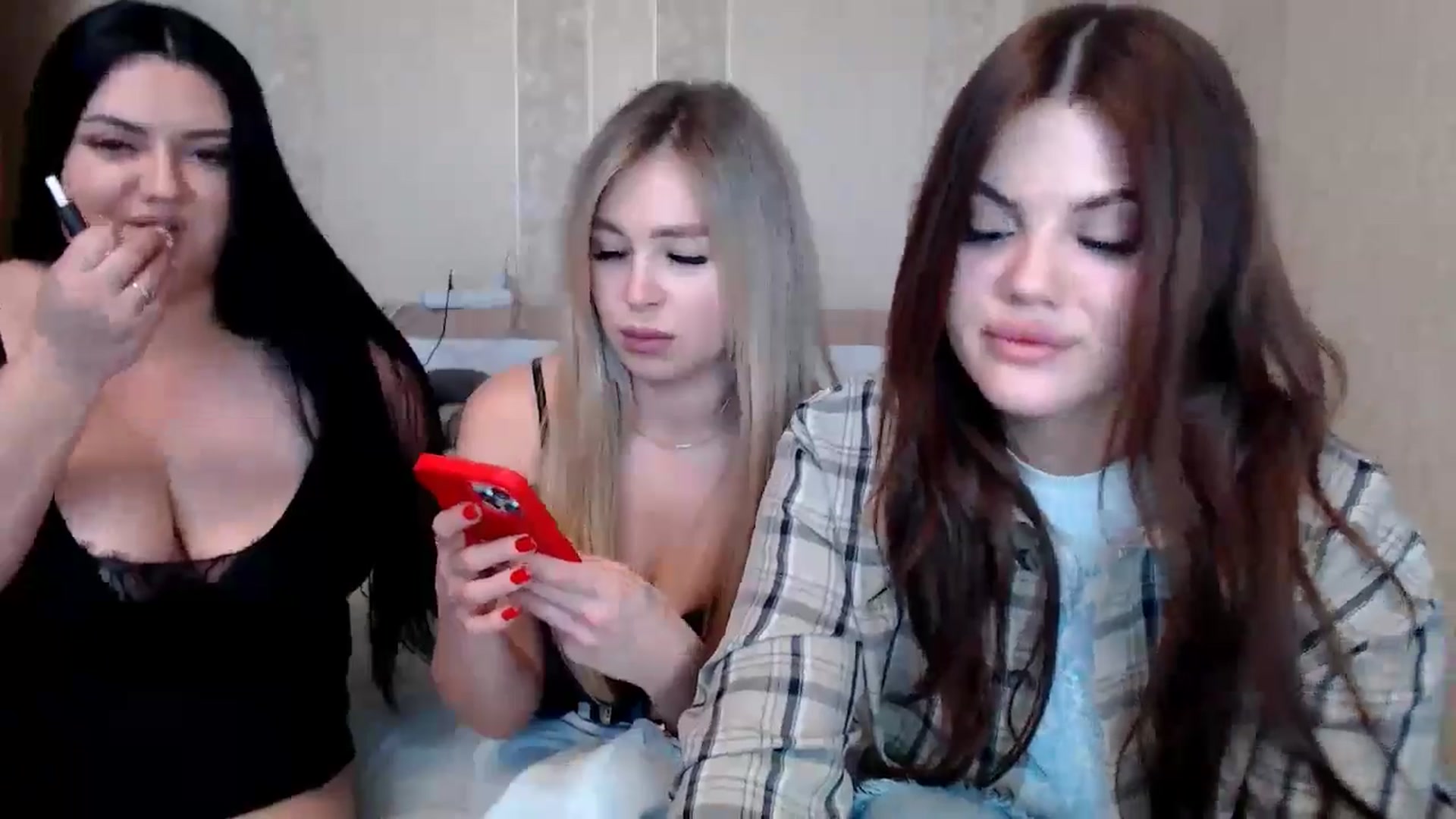Gallery image thumbnail from Caramelkaa's myfreecams stream on, 05/03/2024, 11:36 image 3 of 20