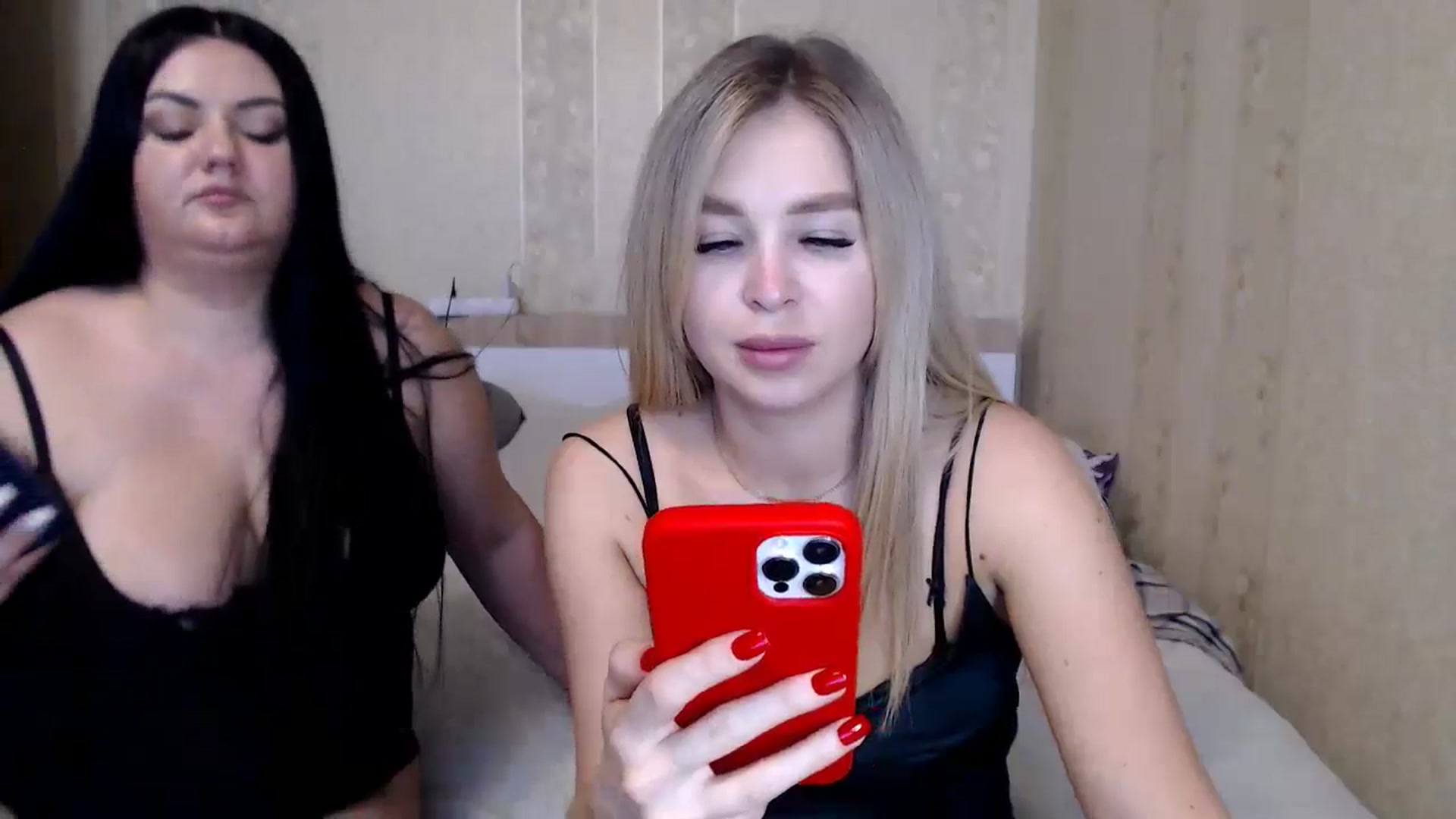 Gallery image thumbnail from Caramelkaa's myfreecams stream on, 05/03/2024, 13:37 image 9 of 20