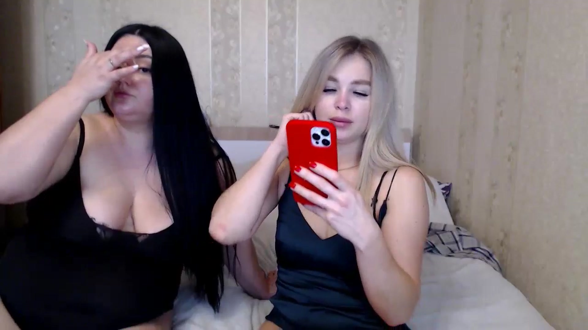 Gallery image thumbnail from Caramelkaa's myfreecams stream on, 05/03/2024, 13:37 image 7 of 20
