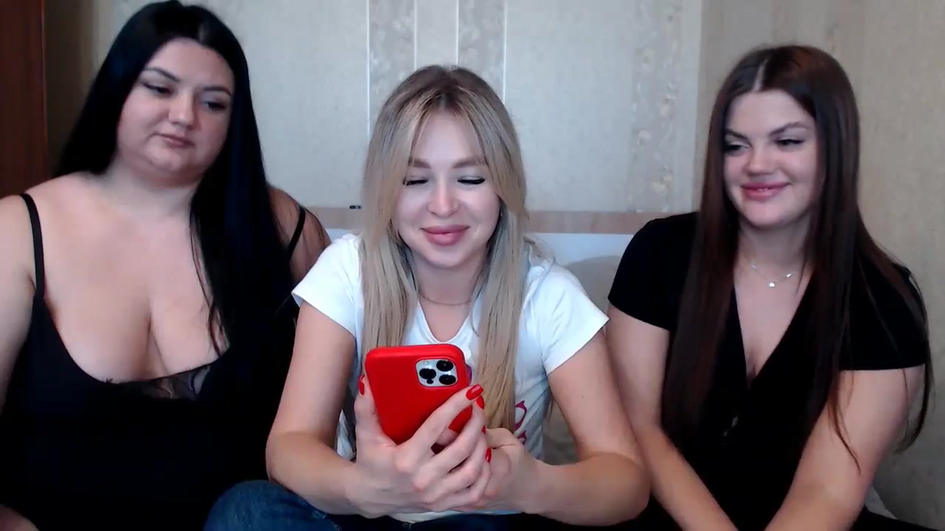 Gallery image thumbnail from Caramelkaa's myfreecams stream on, 05/06/2024, 11:01 image 2 of 20
