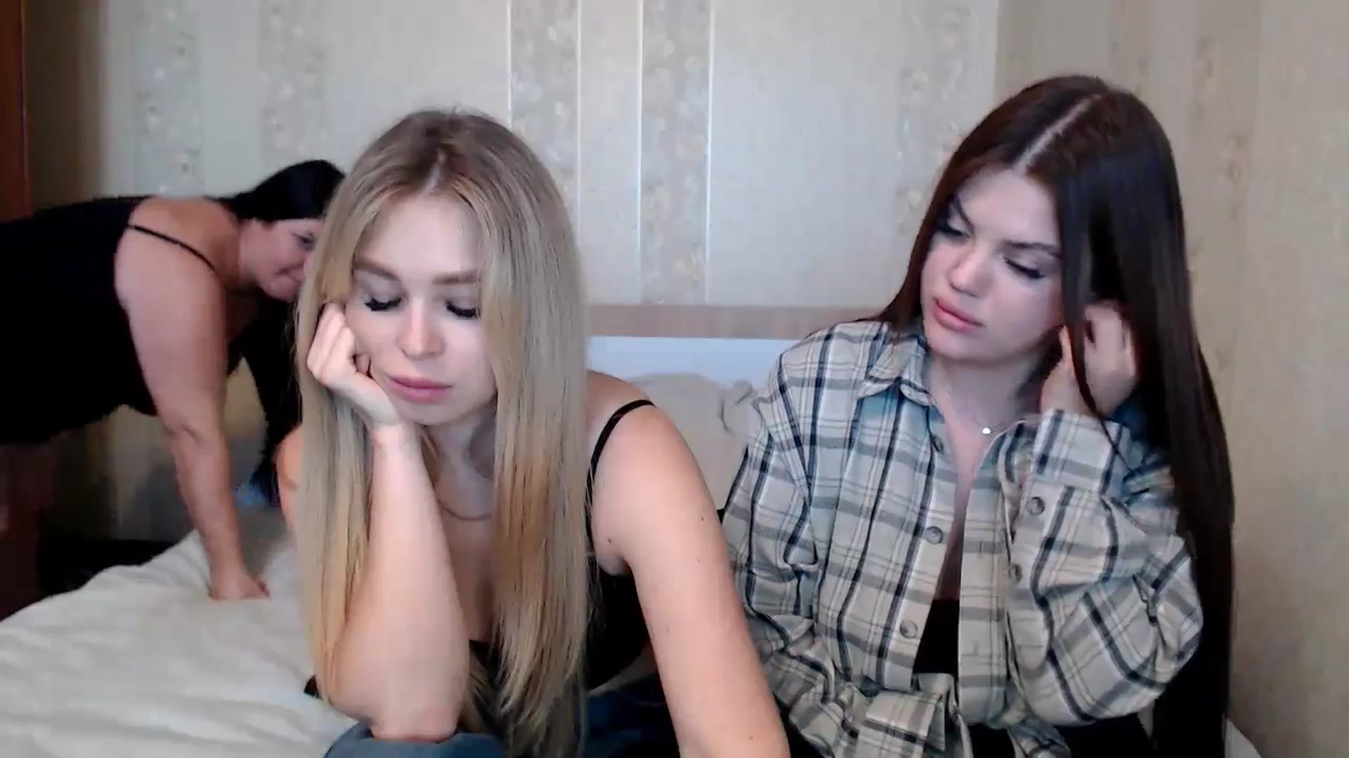 Gallery image thumbnail from Caramelkaa's myfreecams stream on, 05/09/2024, 14:35 image 18 of 20