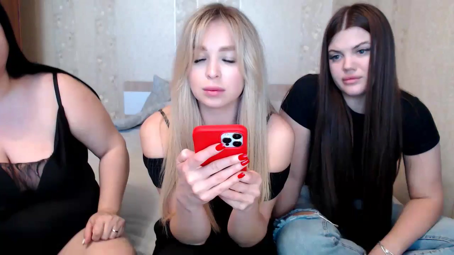 Gallery image thumbnail from Caramelkaa's myfreecams stream on, 05/12/2024, 10:59 image 4 of 20