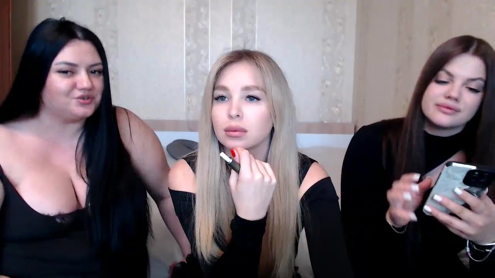 Gallery image thumbnail from Caramelkaa's myfreecams stream on, 05/13/2024, 12:21 image 3 of 20