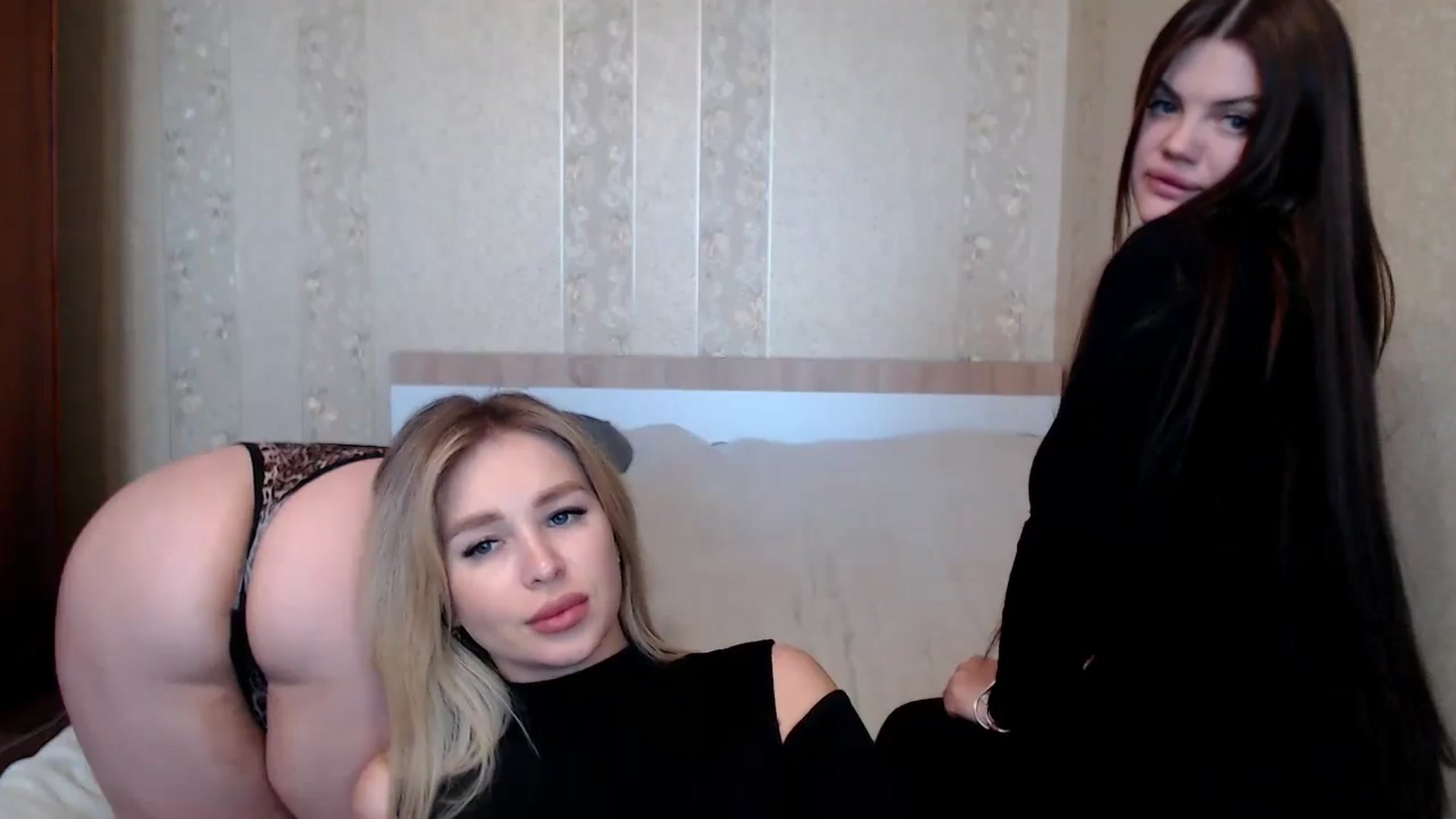 Gallery image thumbnail from Caramelkaa's myfreecams stream on, 05/13/2024, 12:53 image 14 of 20