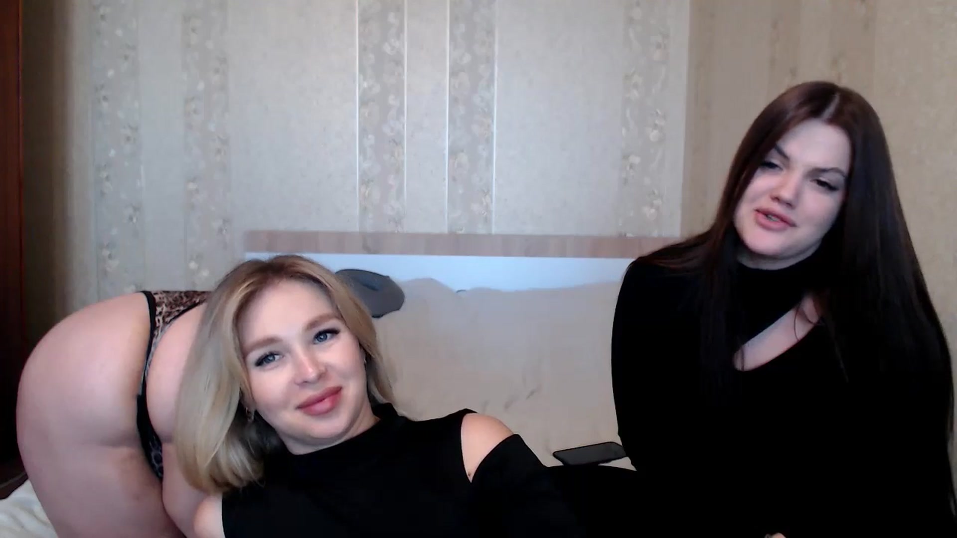 Gallery image thumbnail from Caramelkaa's myfreecams stream on, 05/13/2024, 12:53 image 11 of 20