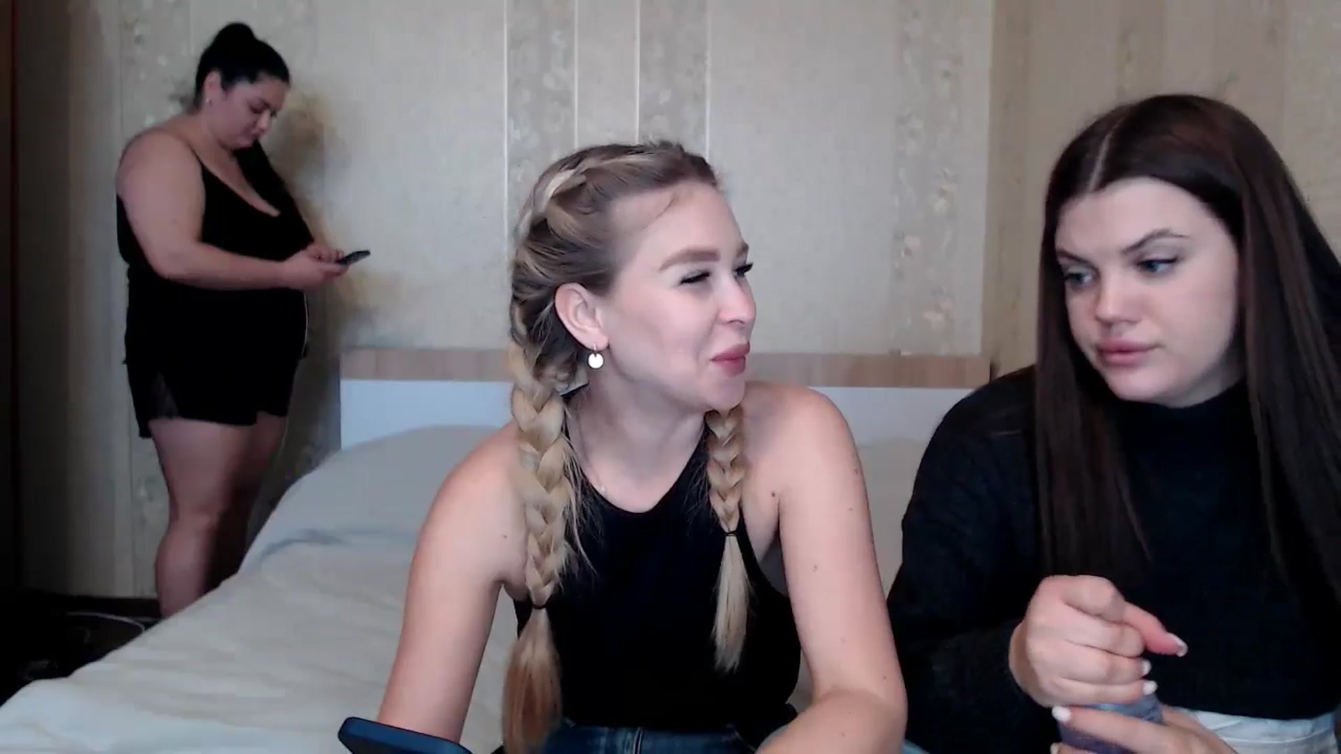 Gallery image thumbnail from Caramelkaa's myfreecams stream on, 05/15/2024, 11:53 image 4 of 20