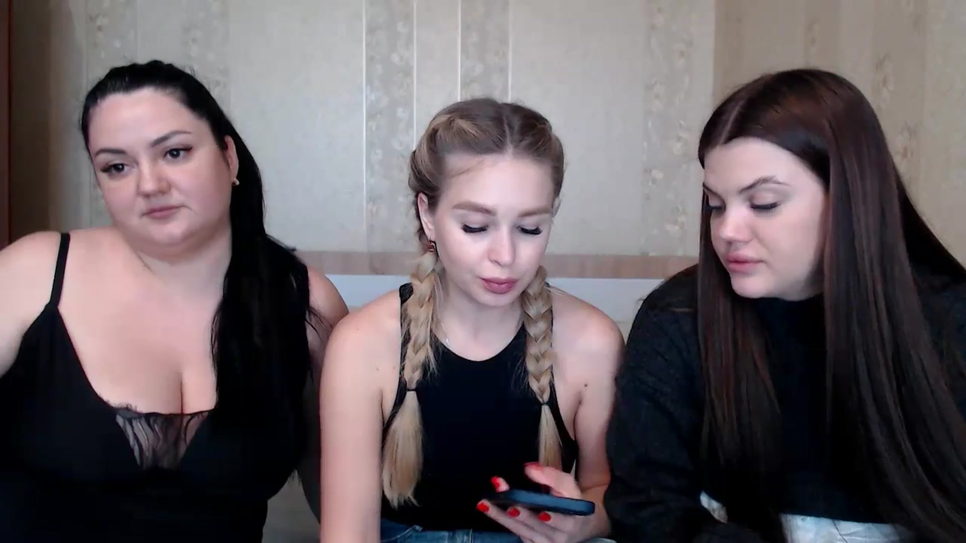 Gallery image thumbnail from Caramelkaa's myfreecams stream on, 05/15/2024, 11:53 image 2 of 20
