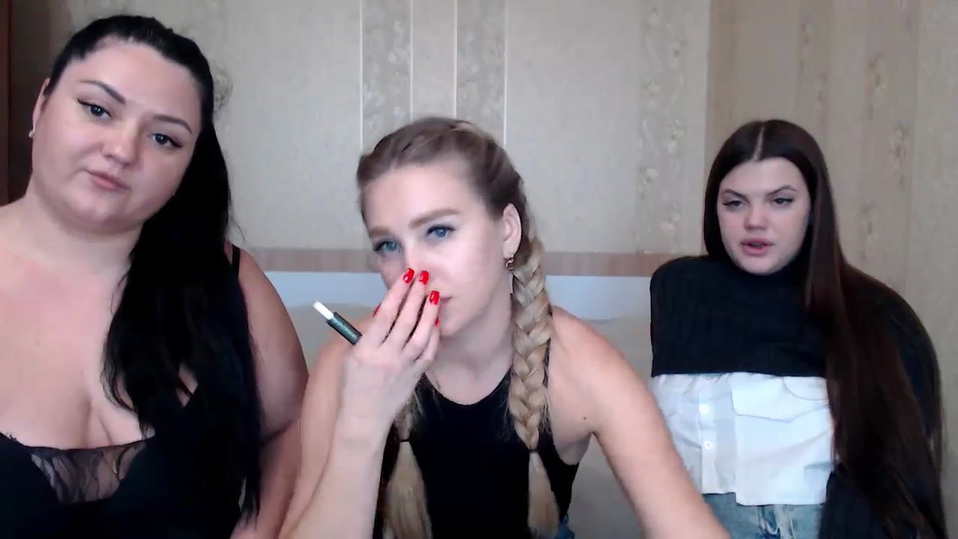 Gallery image thumbnail from Caramelkaa's myfreecams stream on, 05/15/2024, 11:53 image 11 of 20