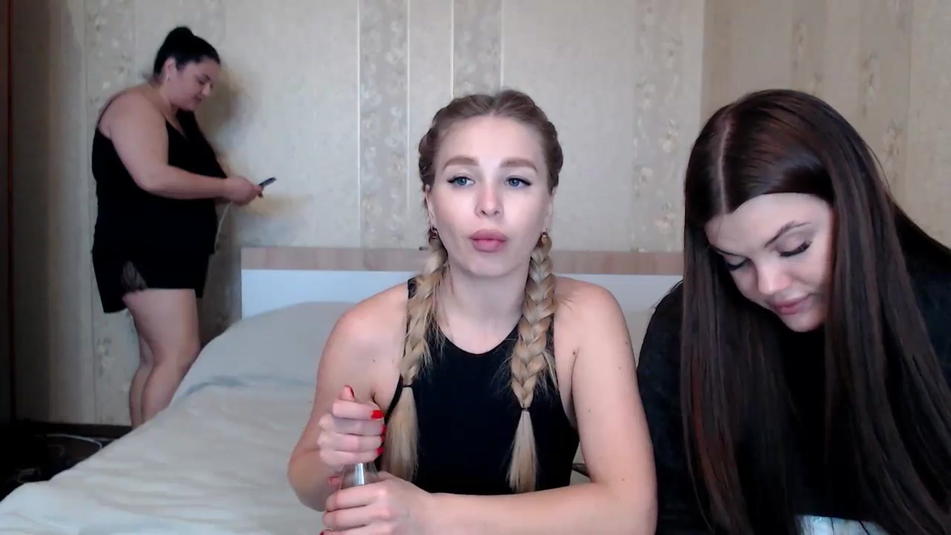 Gallery image thumbnail from Caramelkaa's myfreecams stream on, 05/15/2024, 11:53 image 3 of 20
