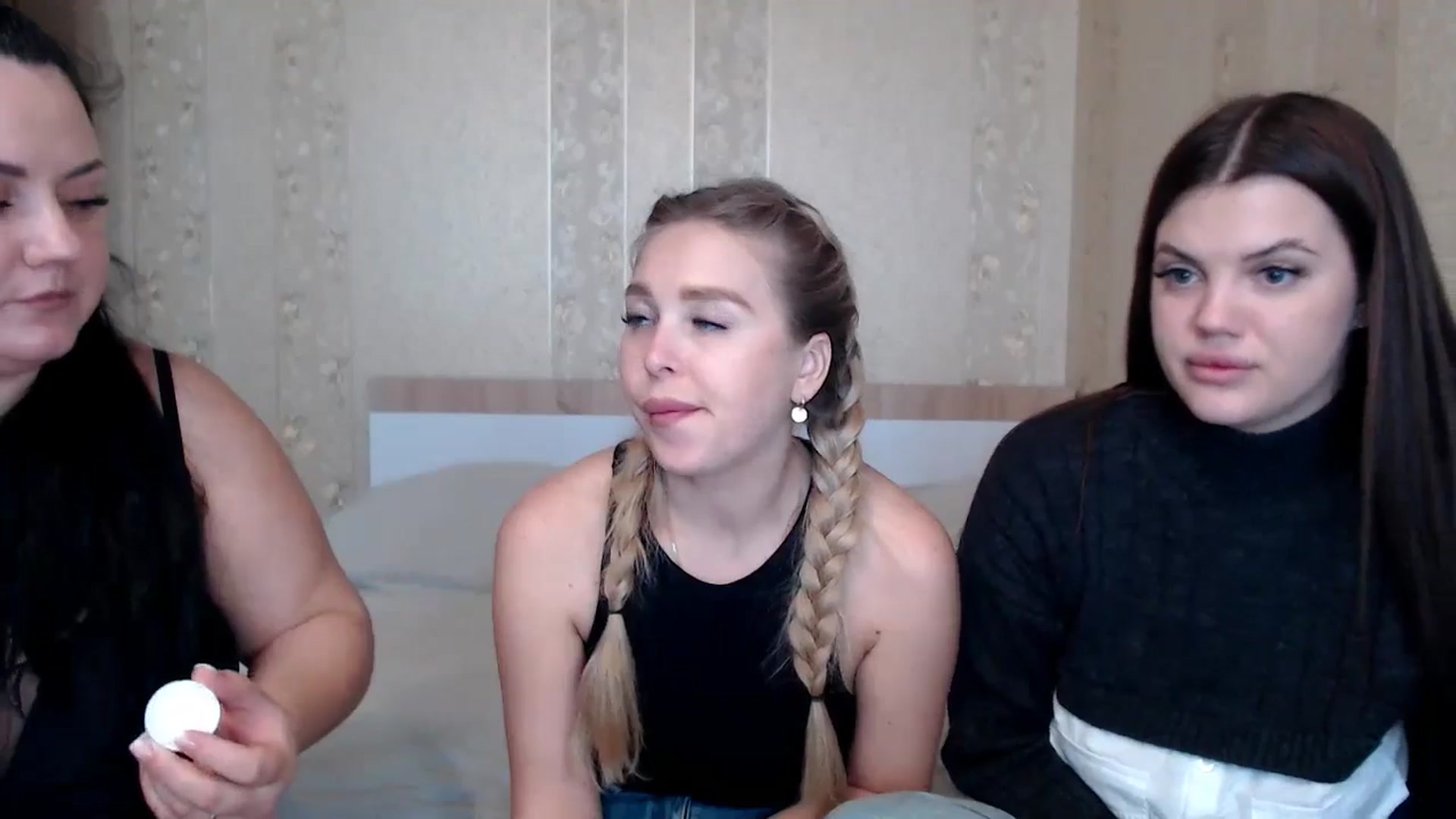 Gallery image thumbnail from Caramelkaa's myfreecams stream on, 05/15/2024, 11:53 image 10 of 20
