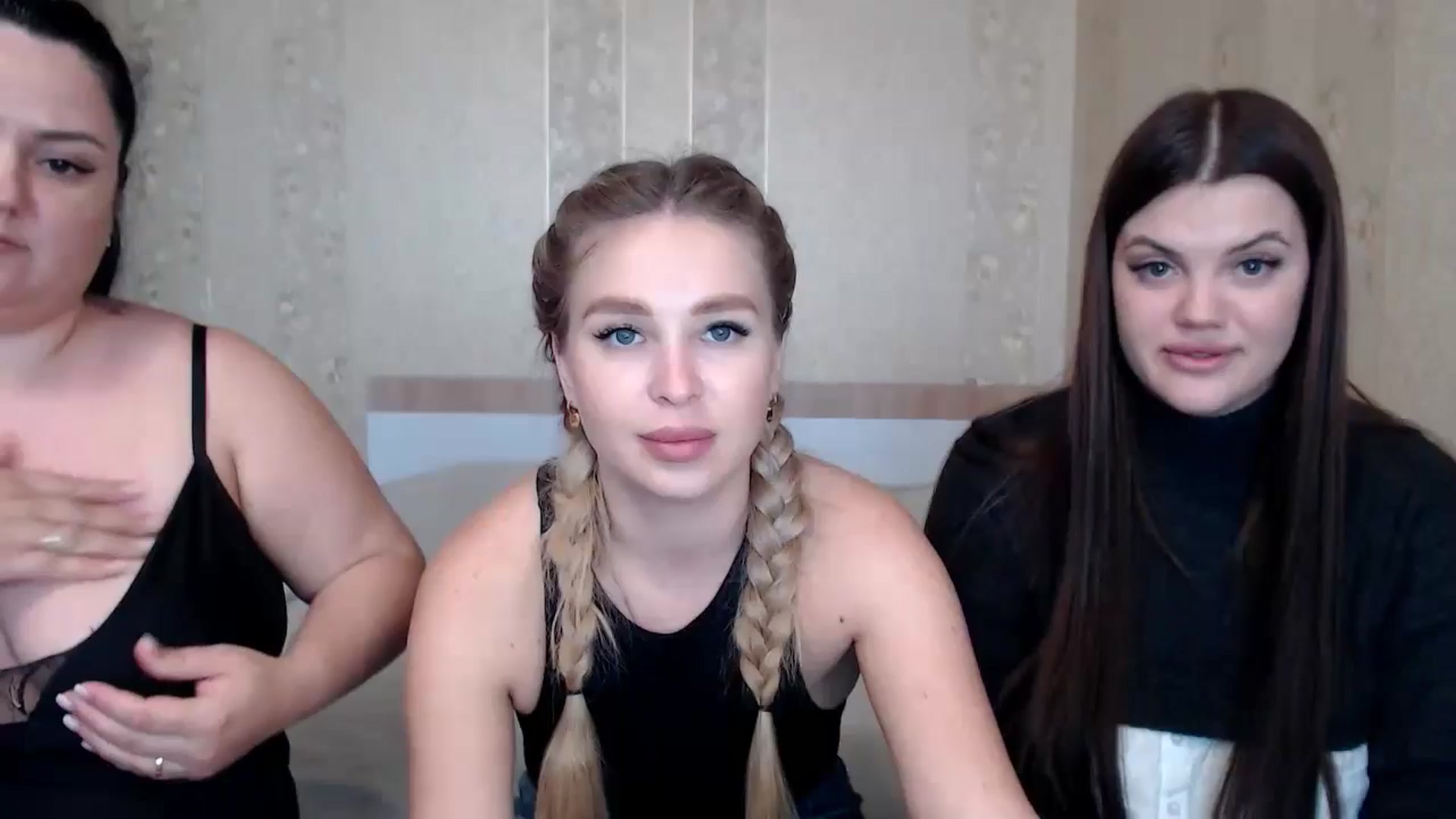 Gallery image thumbnail from Caramelkaa's myfreecams stream on, 05/15/2024, 11:53 image 19 of 20